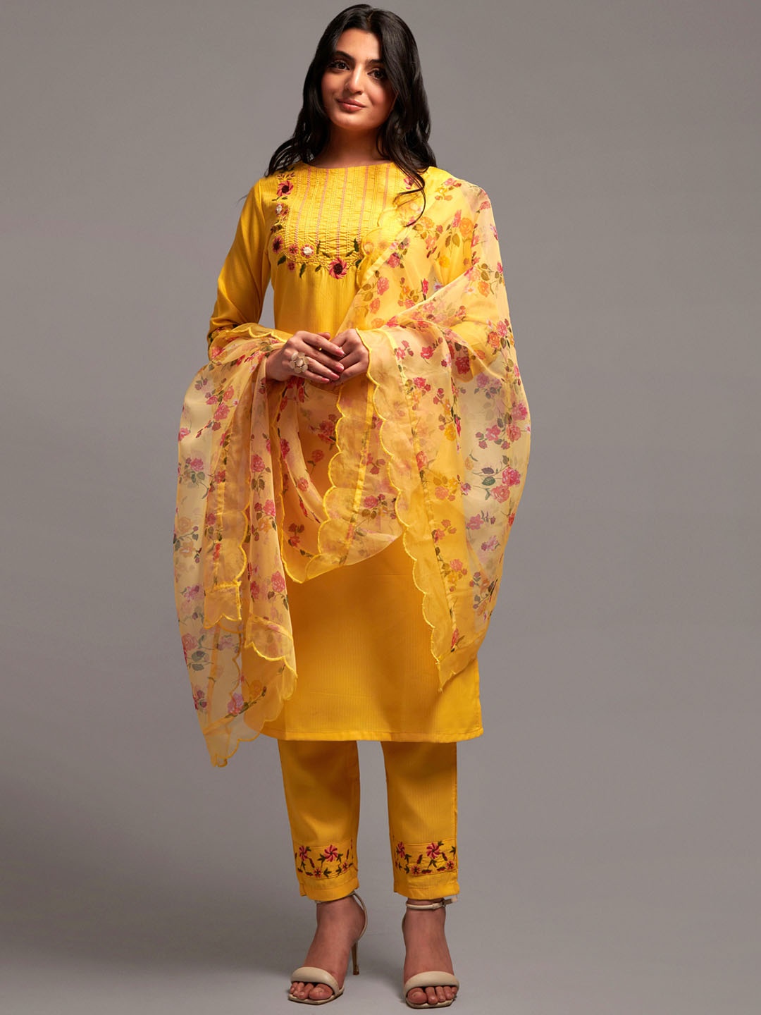 Navlik Floral Embroidered Regular Thread Work Kurta With Trousers & With Dupatta, Yellow
Navlik Floral Embroidered Regular Thread Work Kurta With Trousers & With Dupatta, Yellow