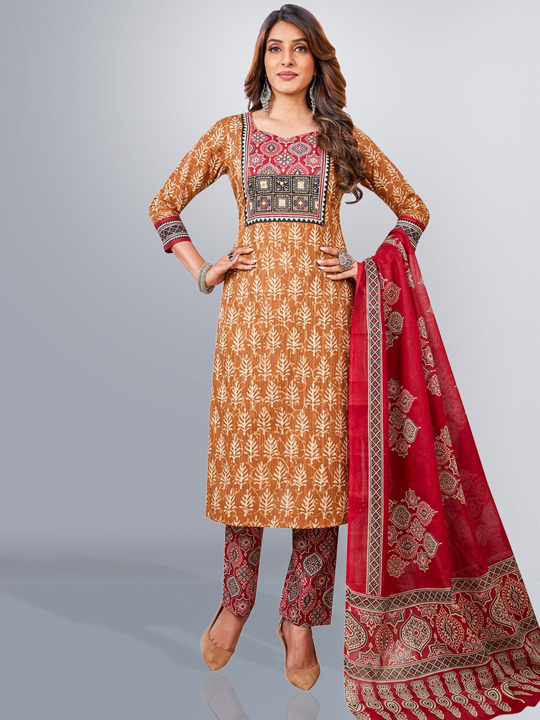 Jevi Prints Floral Printed Regular Pure Cotton Kurta with Salwar & With Dupatta, Brown
Jevi Prints Floral Printed Regular Pure Cotton Kurta with Salwar & With Dupatta, Brown