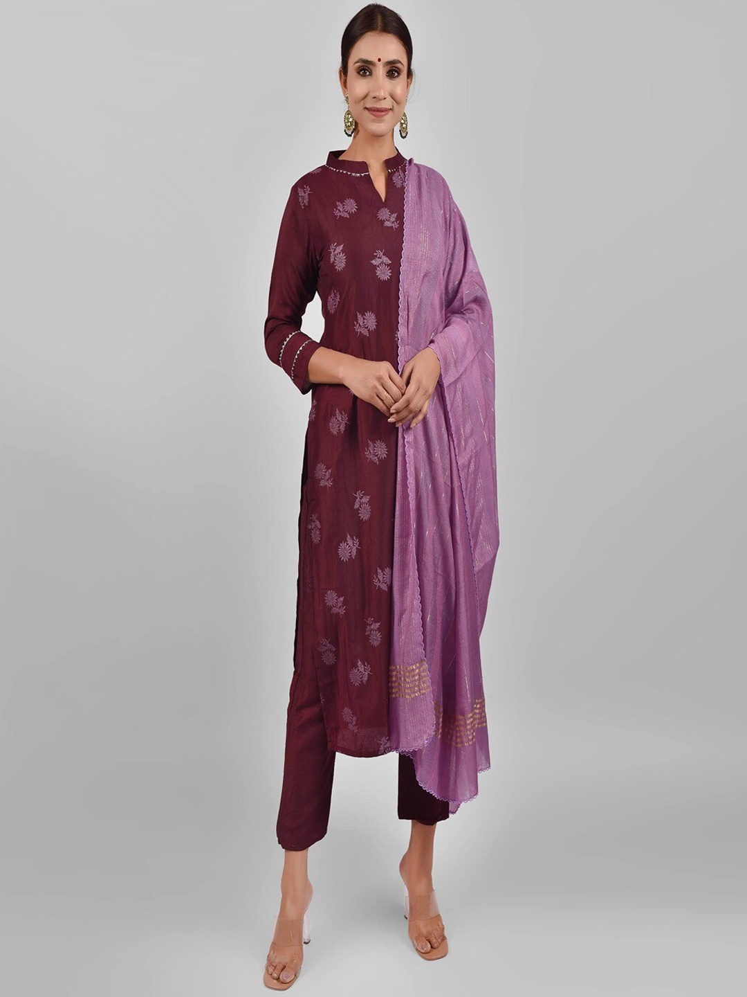 STYLE SAMSARA Floral Printed Mandarin Collar Straight Kurta With Trousers & Dupatta, Purple
STYLE SAMSARA Floral Printed Mandarin Collar Straight Kurta With Trousers & Dupatta, Purple