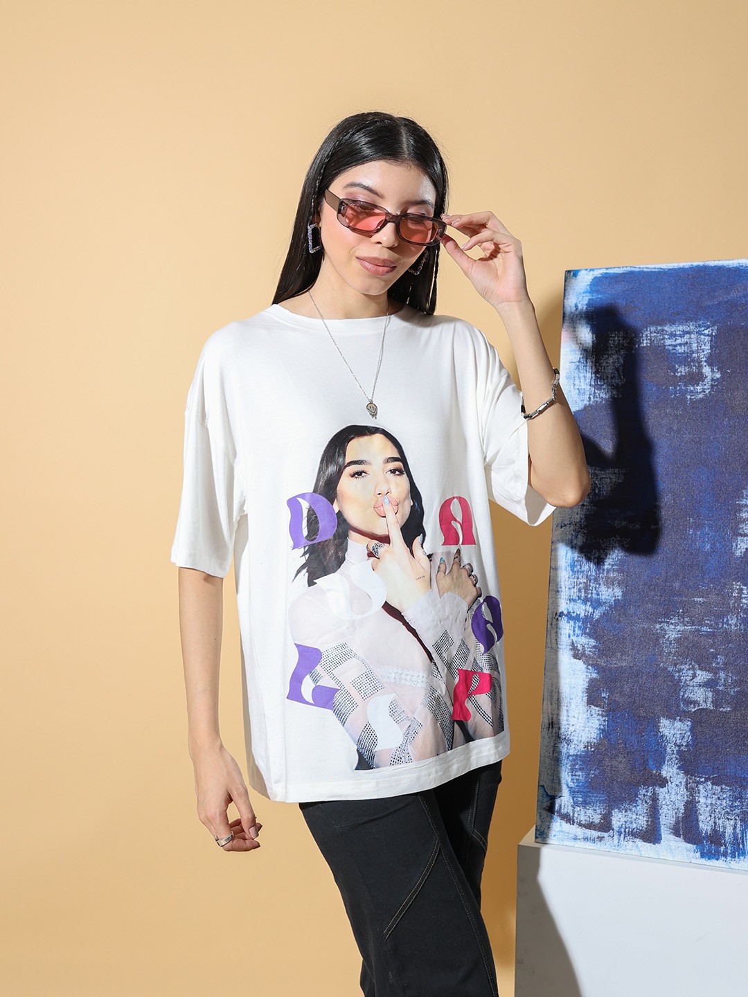Stylecast X Hersheinbox Dua Lipa Printed Drop-Shoulder Sleeves Pure Cotton T-shirt, White
Stylecast X Hersheinbox Dua Lipa Printed Drop-Shoulder Sleeves Pure Cotton T-shirt, White