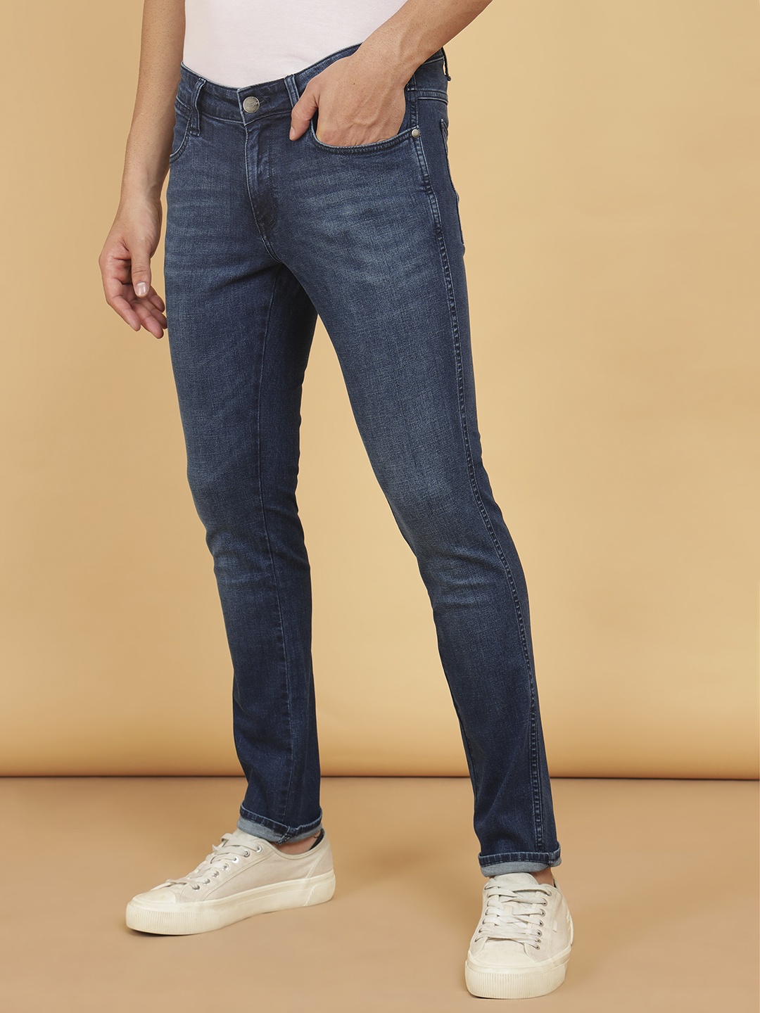 Wrangler Men Skanders Slim Fit Low-Rise Clean Look Light Fade Stretchable Jeans, Blue
Wrangler Men Skanders Slim Fit Low-Rise Clean Look Light Fade Stretchable Jeans, Blue