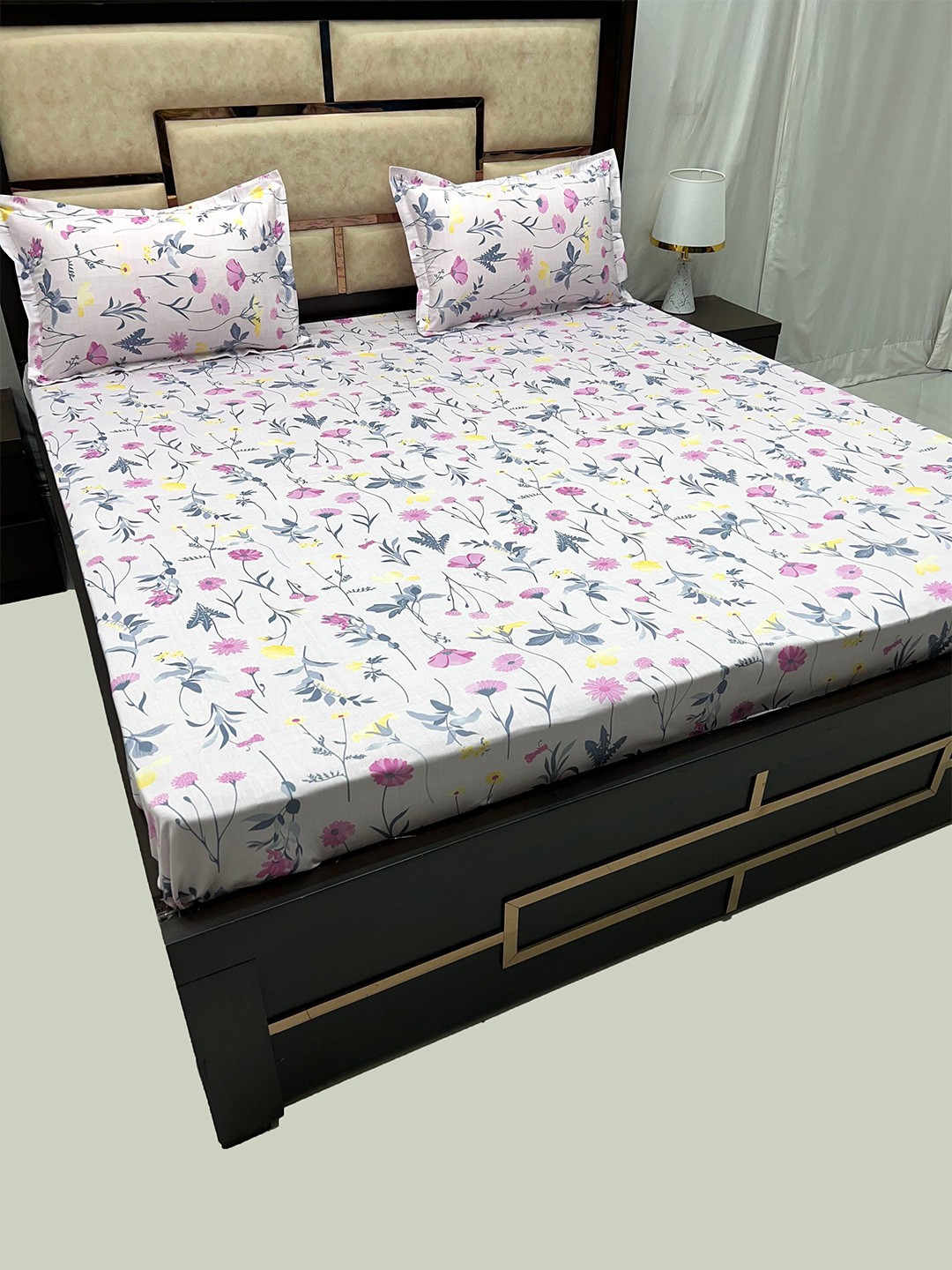 Pure Decor Velar Fur Sib White & Green Floral 400 TC King Bedsheet With 2 Pillow Covers
Pure Decor Velar Fur Sib White & Green Floral 400 TC King Bedsheet With 2 Pillow Covers