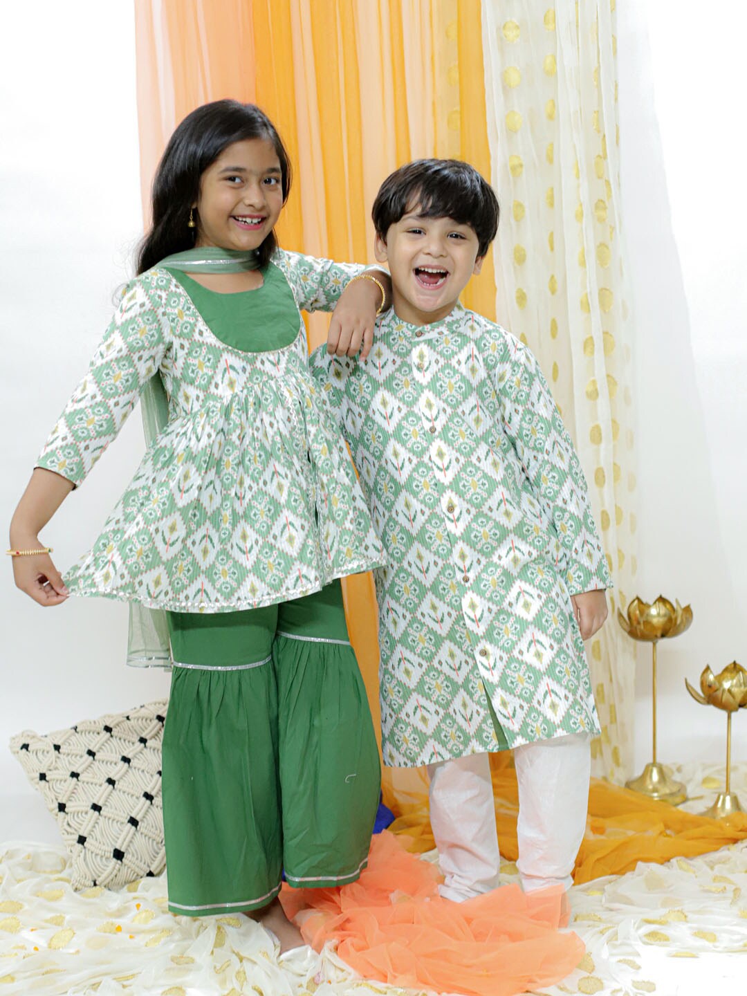 VASTRAMAY Boys Ikat Ethnic Motifs Printed Band Collar Regular Kurta Set, Green
VASTRAMAY Boys Ikat Ethnic Motifs Printed Band Collar Regular Kurta Set, Green