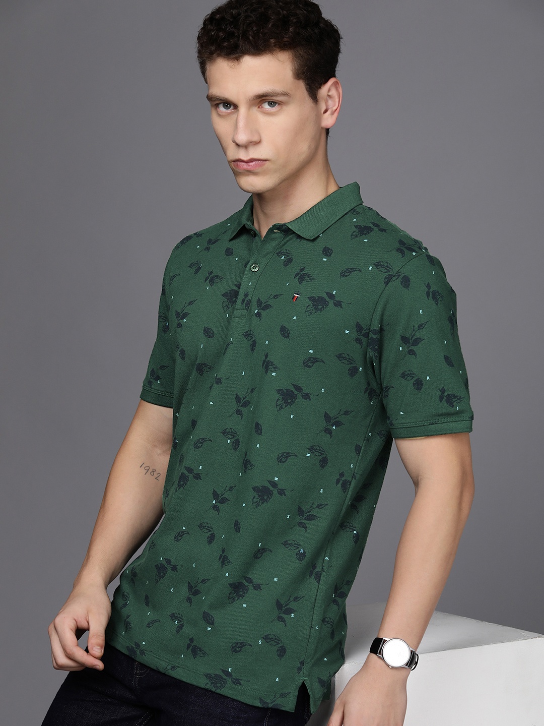 Louis Philippe Jeans Tropical Printed Polo Collar Pure Cotton Slim Fit T-shirt, Green
Louis Philippe Jeans Tropical Printed Polo Collar Pure Cotton Slim Fit T-shirt, Green