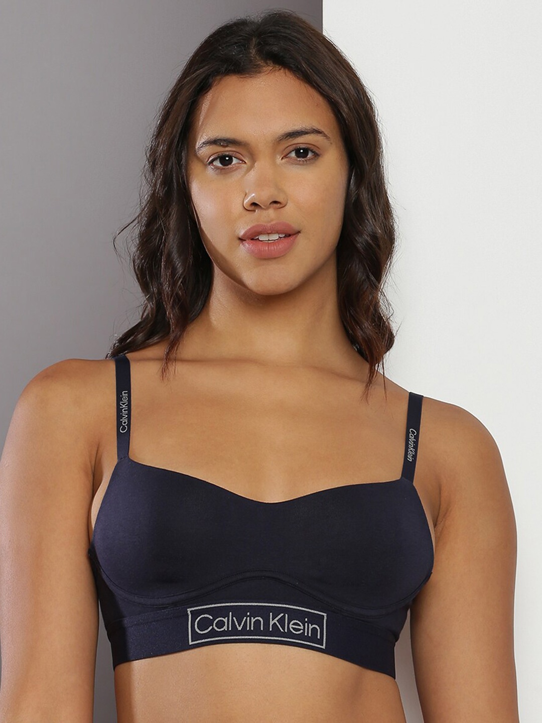 Calvin Klein Underwear Full Coverage Lightly Padded T-Shirt Bra All Day Comfort, Navy blue
Calvin Klein Underwear Full Coverage Lightly Padded T-Shirt Bra All Day Comfort, Navy blue