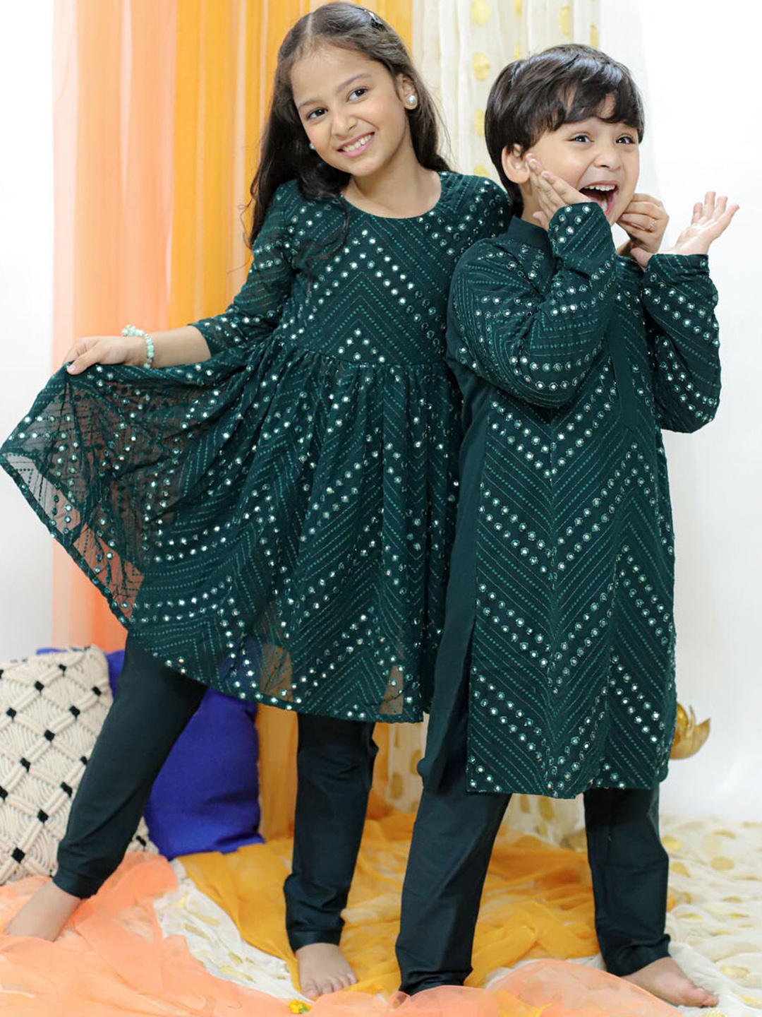 VASTRAMAY Boys Embroidered Mirror Work Mandarin Collar Kurta With Pyjamas, Green
VASTRAMAY Boys Embroidered Mirror Work Mandarin Collar Kurta With Pyjamas, Green