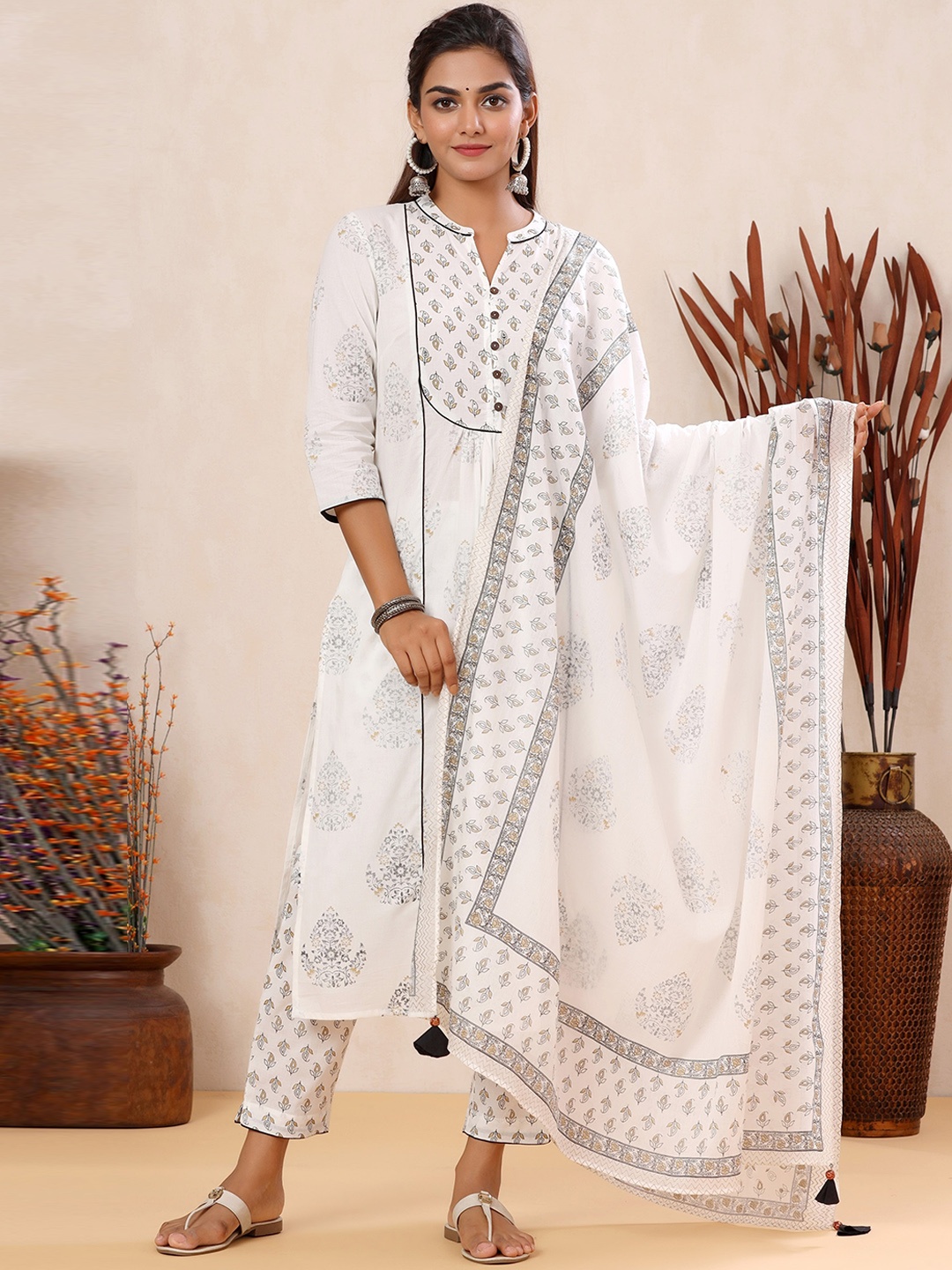 Sangria White Ethnic Motifs Printed Pure Cotton A-Line Kurta & Trousers with Dupatta
Sangria White Ethnic Motifs Printed Pure Cotton A-Line Kurta & Trousers with Dupatta