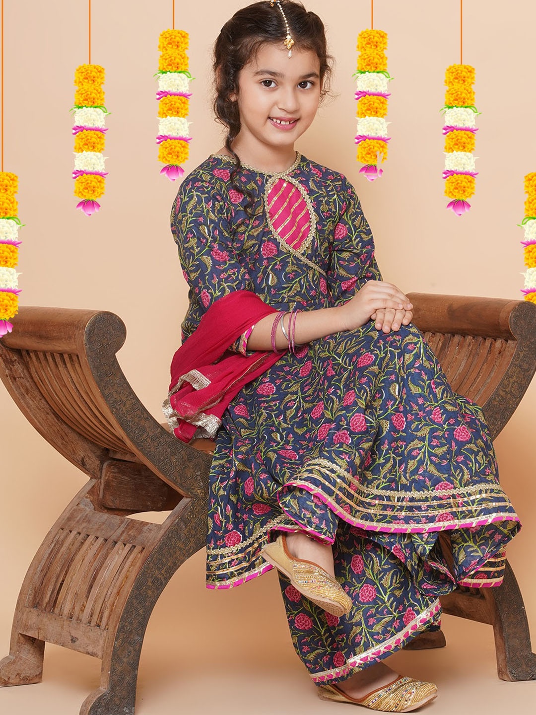 Bitiya by Bhama Girls Floral Printed Angrakha Gotta Patti Pure Cotton Kurta Set, Blue
Bitiya by Bhama Girls Floral Printed Angrakha Gotta Patti Pure Cotton Kurta Set, Blue