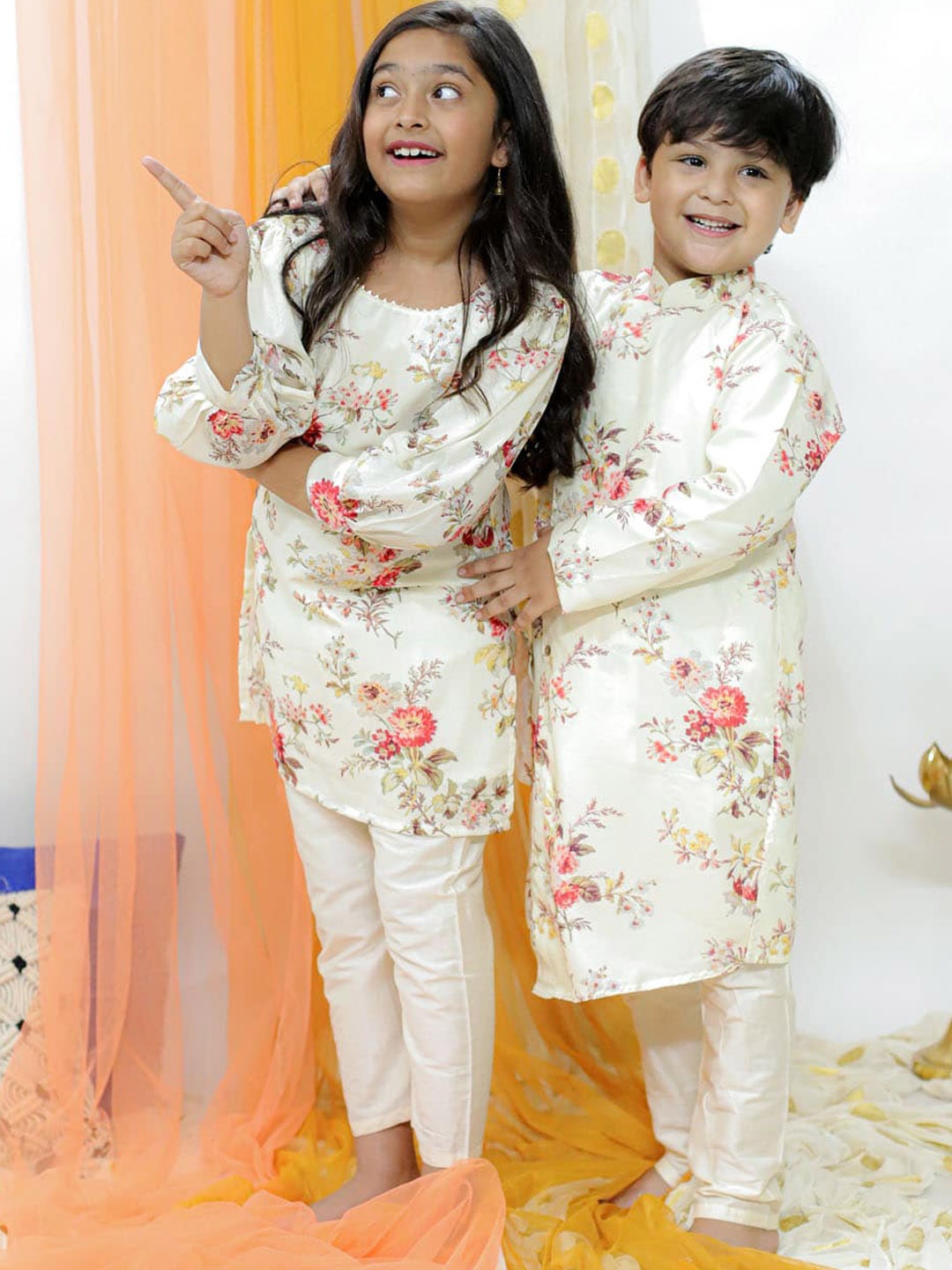 VASTRAMAY Girls Floral Printed Puffed Sleeves Gotta Patti Kurta with Trousers, Cream
VASTRAMAY Girls Floral Printed Puffed Sleeves Gotta Patti Kurta with Trousers, Cream
