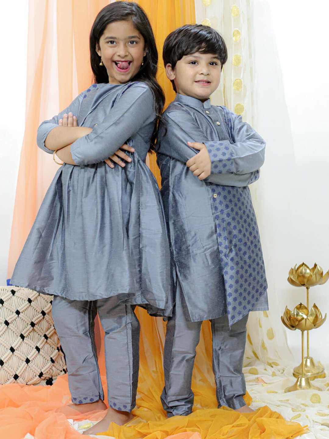 VASTRAMAY Girls Ethnic Motifs Printed Round Neck Pleated Kurta & Trousers With Potli Bag, Grey
VASTRAMAY Girls Ethnic Motifs Printed Round Neck Pleated Kurta & Trousers With Potli Bag, Grey
