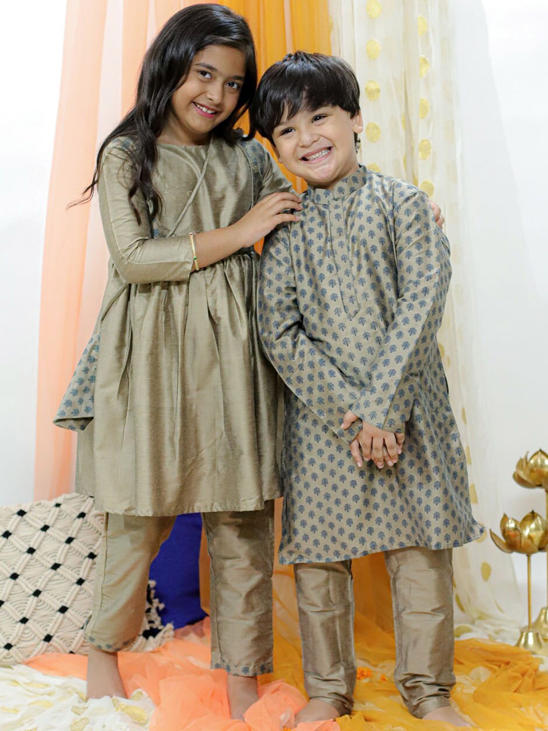 VASTRAMAY Girls Ethnic Motifs Printed Round Neck A-Line Kurta & Trousers With Potli Bag, Camel brown
VASTRAMAY Girls Ethnic Motifs Printed Round Neck A-Line Kurta & Trousers With Potli Bag, Camel brown