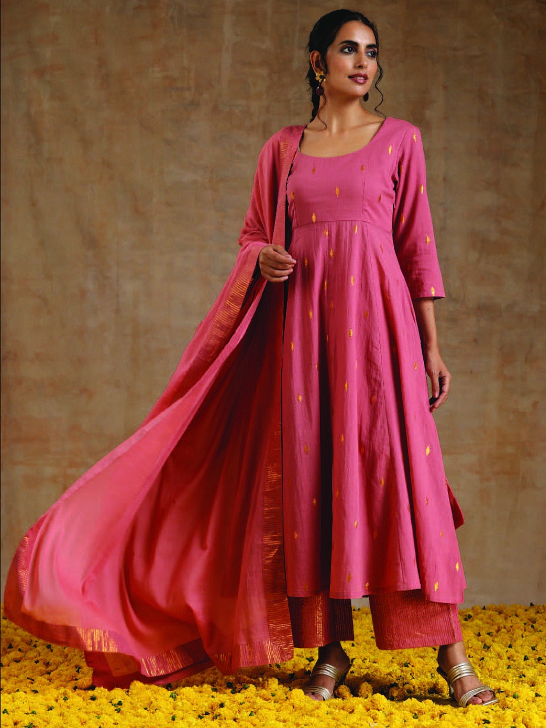 trueBrowns Woven Design Zari Anarkahi Pure Cotton Kurta With Palazzos & Dupatta, Coral
trueBrowns Woven Design Zari Anarkahi Pure Cotton Kurta With Palazzos & Dupatta, Coral