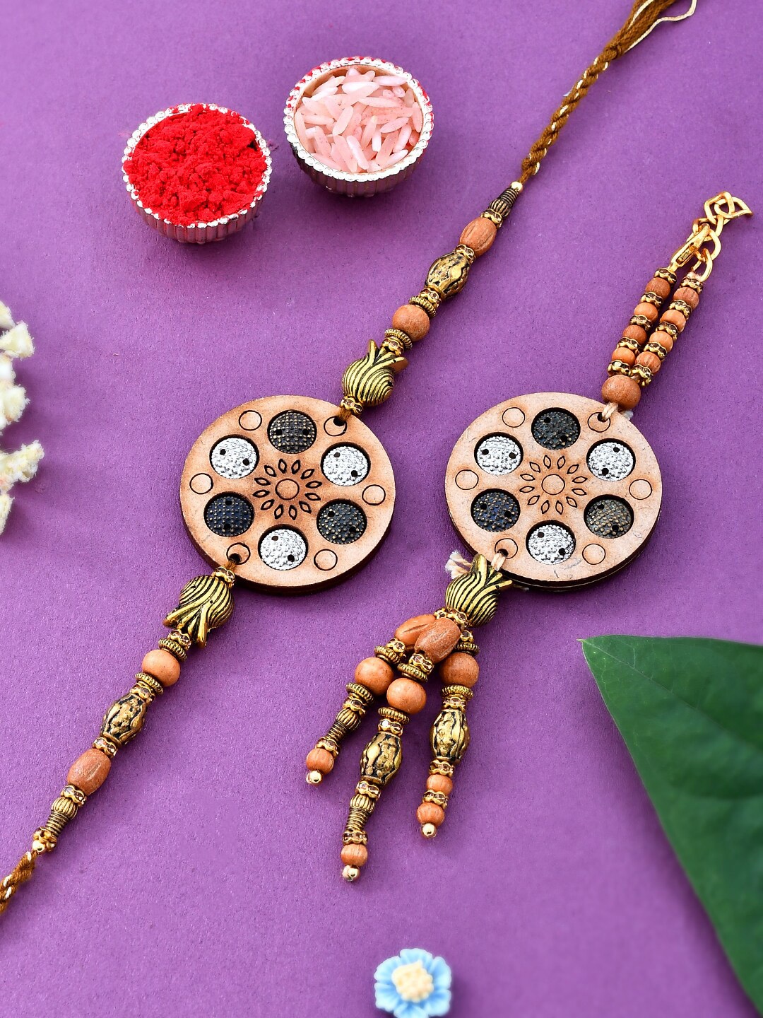 Aapno Rajasthan Unisex Set Of 2 Circular Designed Stylish Bhaiya Bhabhi Rakhi Gift Set, Gold
Aapno Rajasthan Unisex Set Of 2 Circular Designed Stylish Bhaiya Bhabhi Rakhi Gift Set, Gold