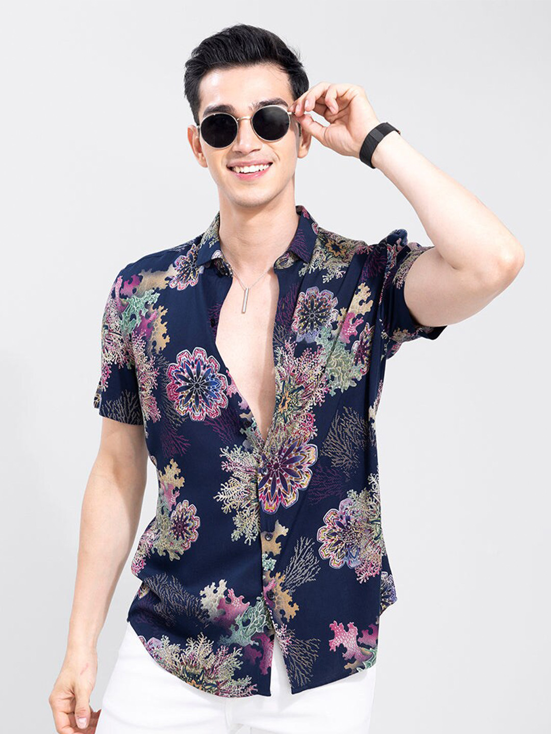 Snitch Blue & Green Classic Floral Printed Slim Fit Casual Shirt 
Snitch Blue & Green Classic Floral Printed Slim Fit Casual Shirt