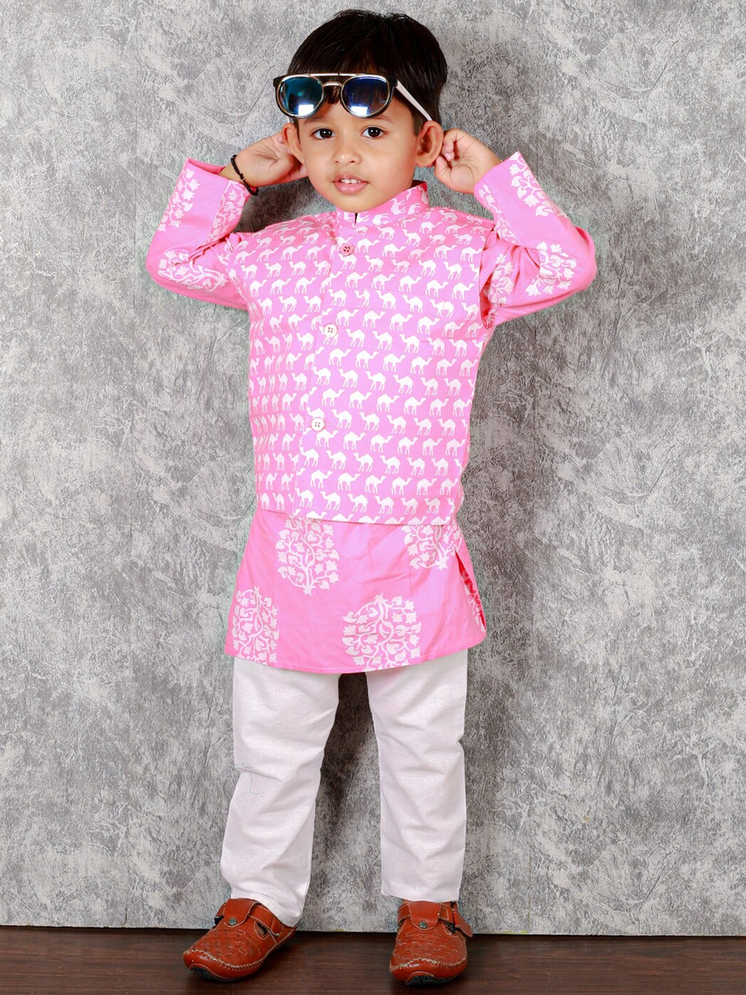 Stuffie Land Boys Ethnic Motifs Printed Pure Cotton Kurta & Pyjamas With Nehru Jacket, Pink
Stuffie Land Boys Ethnic Motifs Printed Pure Cotton Kurta & Pyjamas With Nehru Jacket, Pink