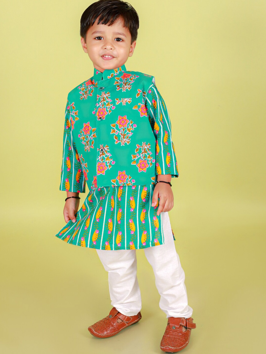 Stuffie Land Boys Floral Printed Pure Cotton Kurta & Churidar With Nehru Jacket, Green
Stuffie Land Boys Floral Printed Pure Cotton Kurta & Churidar With Nehru Jacket, Green
