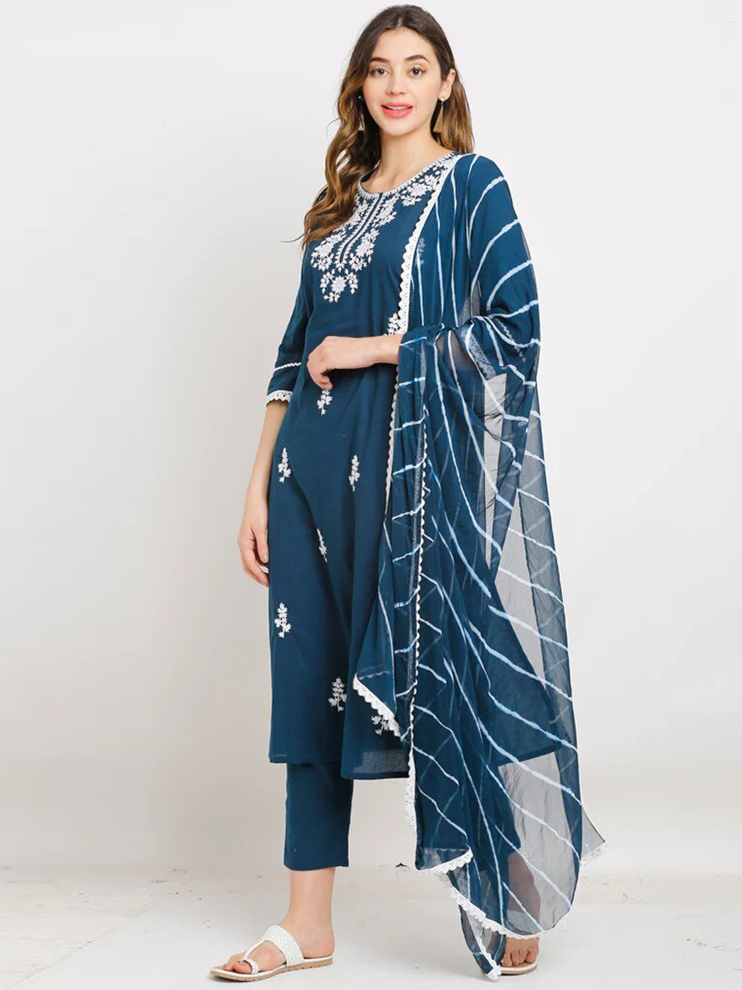 KALINI Round Neck Floral Embroidered Thread Work Kurta & Trousers With Dupatta, Turquoise blue
KALINI Round Neck Floral Embroidered Thread Work Kurta & Trousers With Dupatta, Turquoise blue