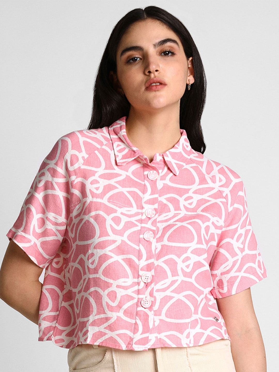 Allen Solly Woman Abstract Printed Raglan Sleeves Regular Fit Casual Crop Shirt, Pink
Allen Solly Woman Abstract Printed Raglan Sleeves Regular Fit Casual Crop Shirt, Pink