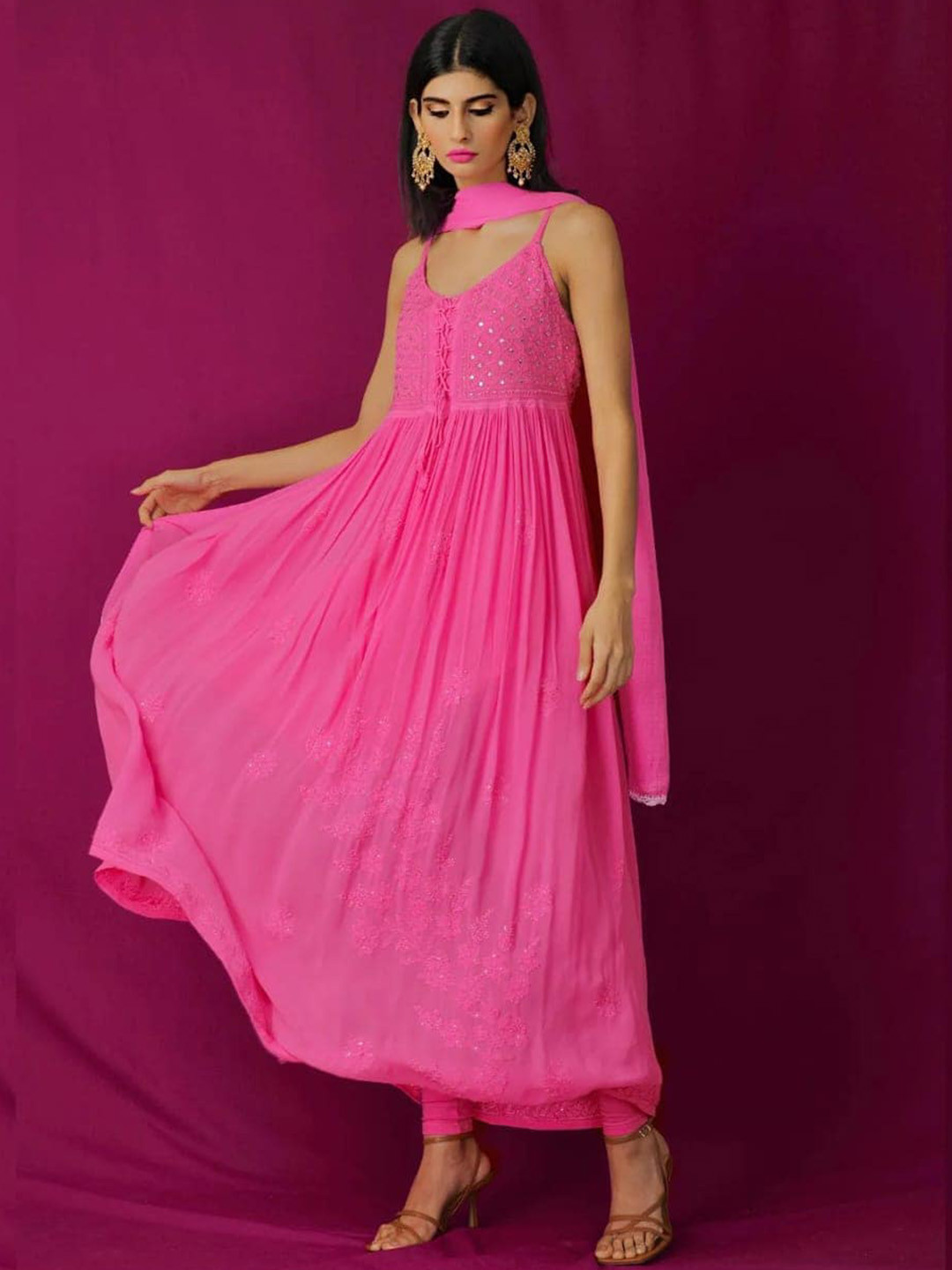 LABEL AISHWARYRIKA Floral Motifs Embroidered Stones Detail Kurta & Trousers With Dupatta, Pink
LABEL AISHWARYRIKA Floral Motifs Embroidered Stones Detail Kurta & Trousers With Dupatta, Pink