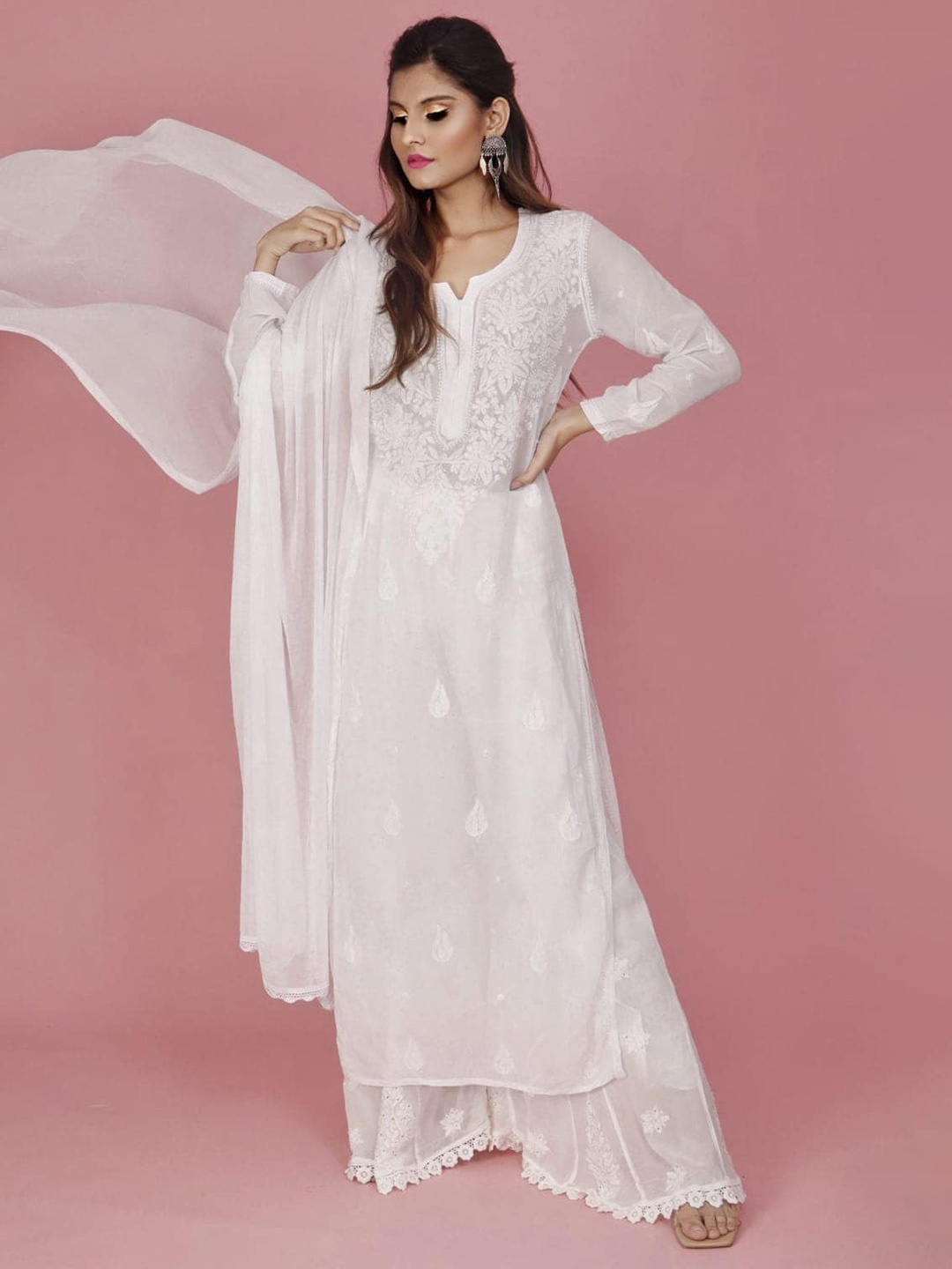 LABEL AISHWARYRIKA Ethnic Motifs Embroidered Thread Work Kurta with Trousers & Dupatta, White
LABEL AISHWARYRIKA Ethnic Motifs Embroidered Thread Work Kurta with Trousers & Dupatta, White