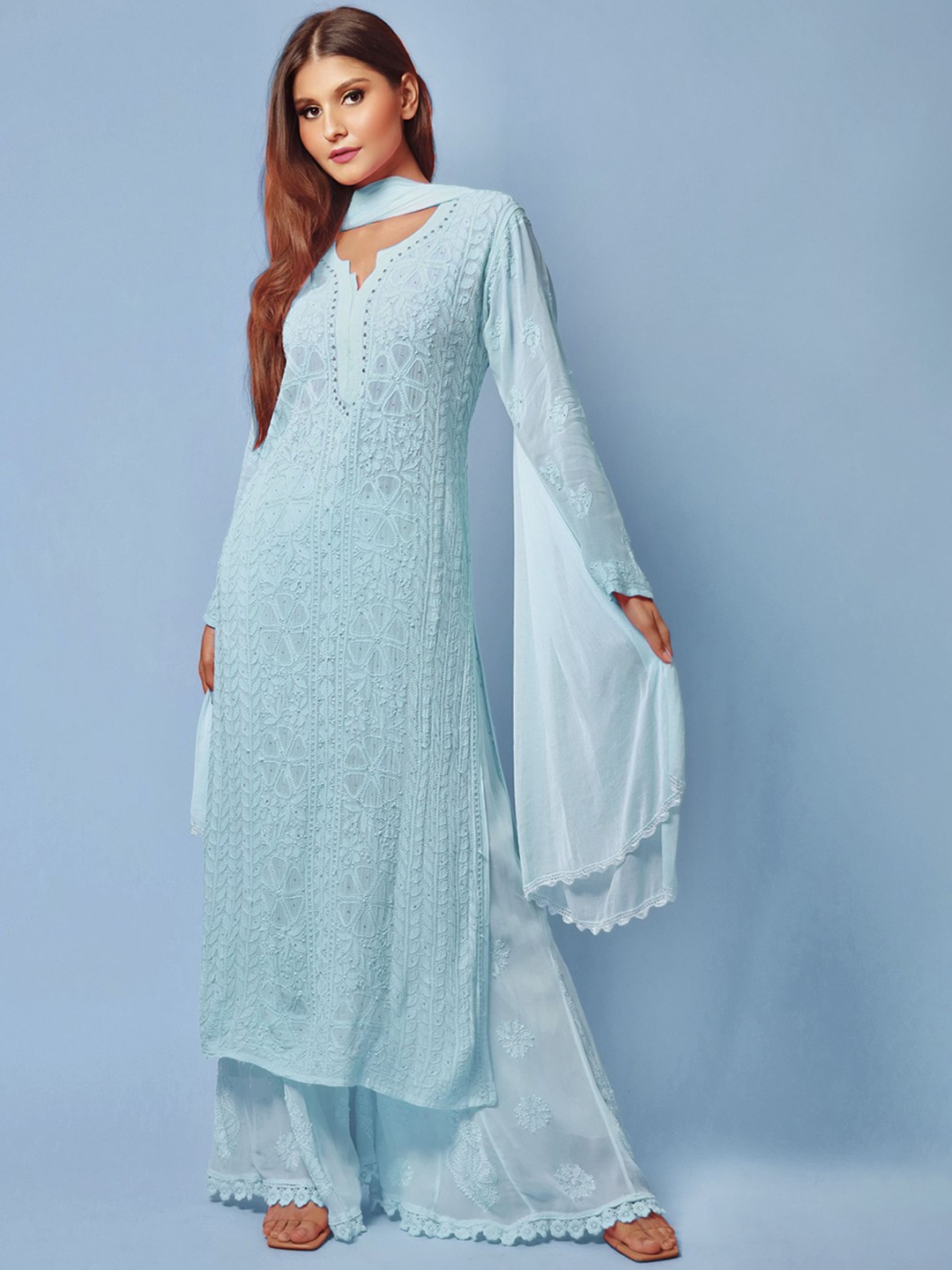 LABEL AISHWARYRIKA Floral Motifs Embroidered Straight Kurta with Palazzos & With, Blue
LABEL AISHWARYRIKA Floral Motifs Embroidered Straight Kurta with Palazzos & With, Blue