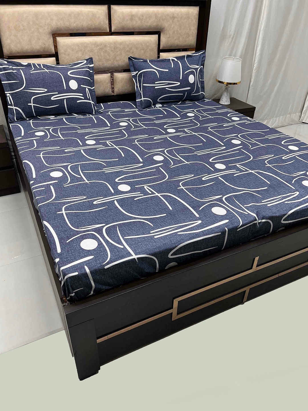 Pure Decor Leisure Fur Blue & White 250 TC King Bedsheet With 2 Pillow Covers