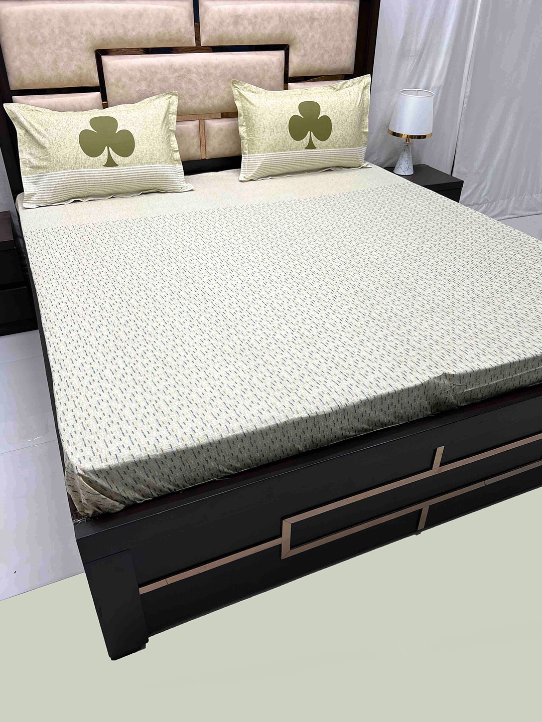 Pure Decor White & Green Printed Cotton 380 TC King Bedsheet with 2 Pillow Covers
Pure Decor White & Green Printed Cotton 380 TC King Bedsheet with 2 Pillow Covers