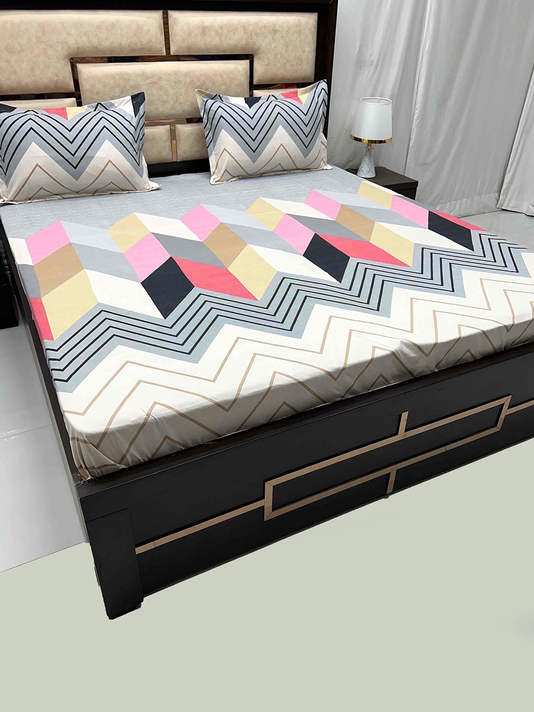Pure Decor Leisure Fur White & Black Geometric 250 TC King Bedsheet With 2 Pillow Covers
Pure Decor Leisure Fur White & Black Geometric 250 TC King Bedsheet With 2 Pillow Covers
