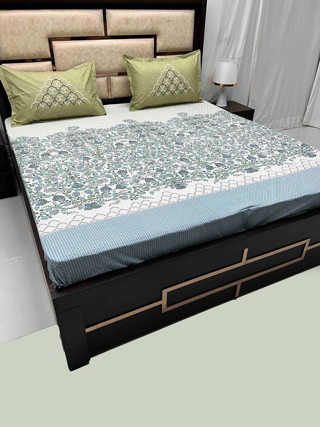 Pure Decor Lifestyle White Floral Poly Cotton 380 TC King Bedsheet & 2 Pillow Covers
Pure Decor Lifestyle White Floral Poly Cotton 380 TC King Bedsheet & 2 Pillow Covers