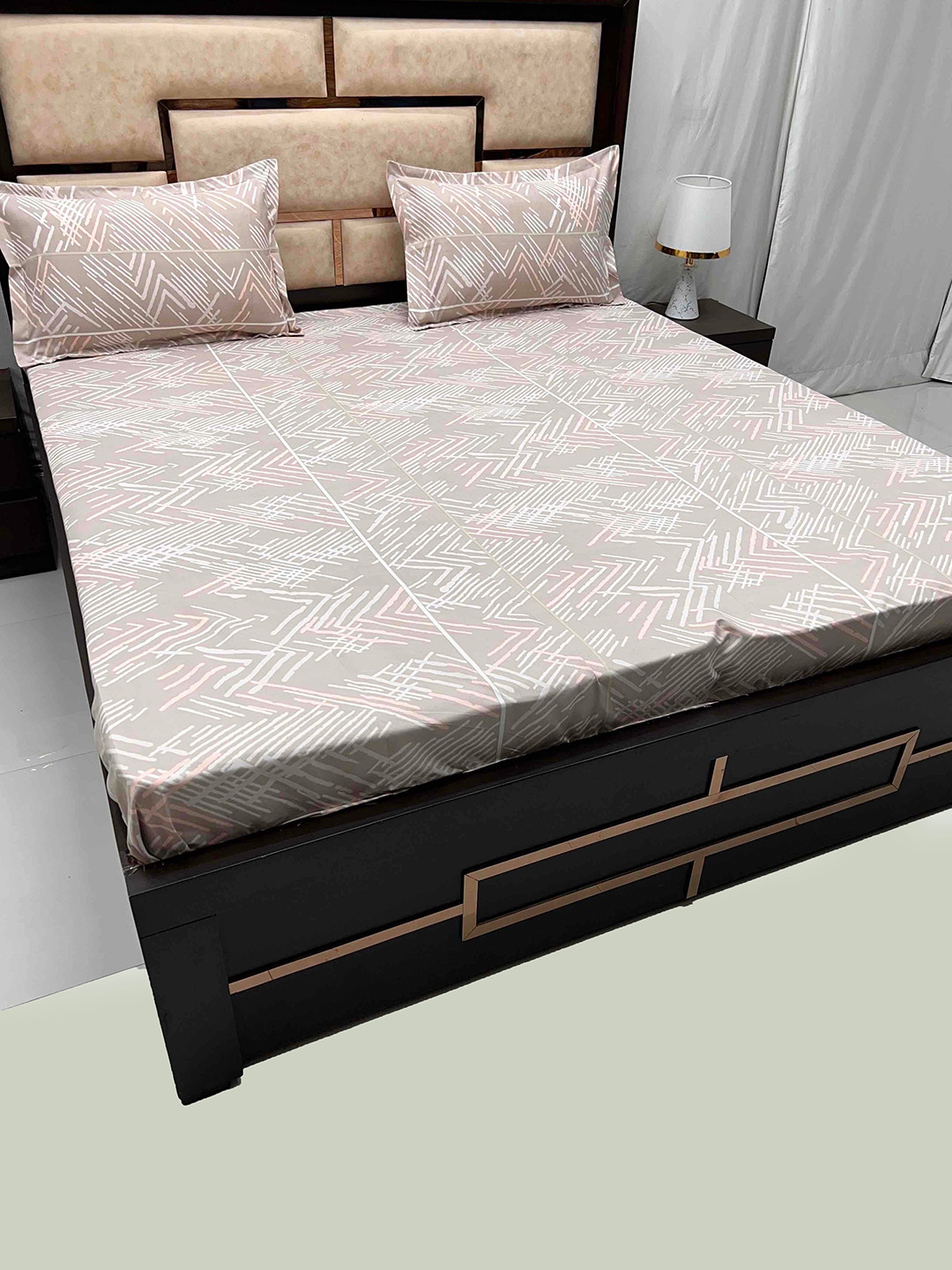Pure Decor Leisure Fur Brown Geometric Poly Cotton 250 TC King Bedsheet & 2 Pillow Covers
Pure Decor Leisure Fur Brown Geometric Poly Cotton 250 TC King Bedsheet & 2 Pillow Covers