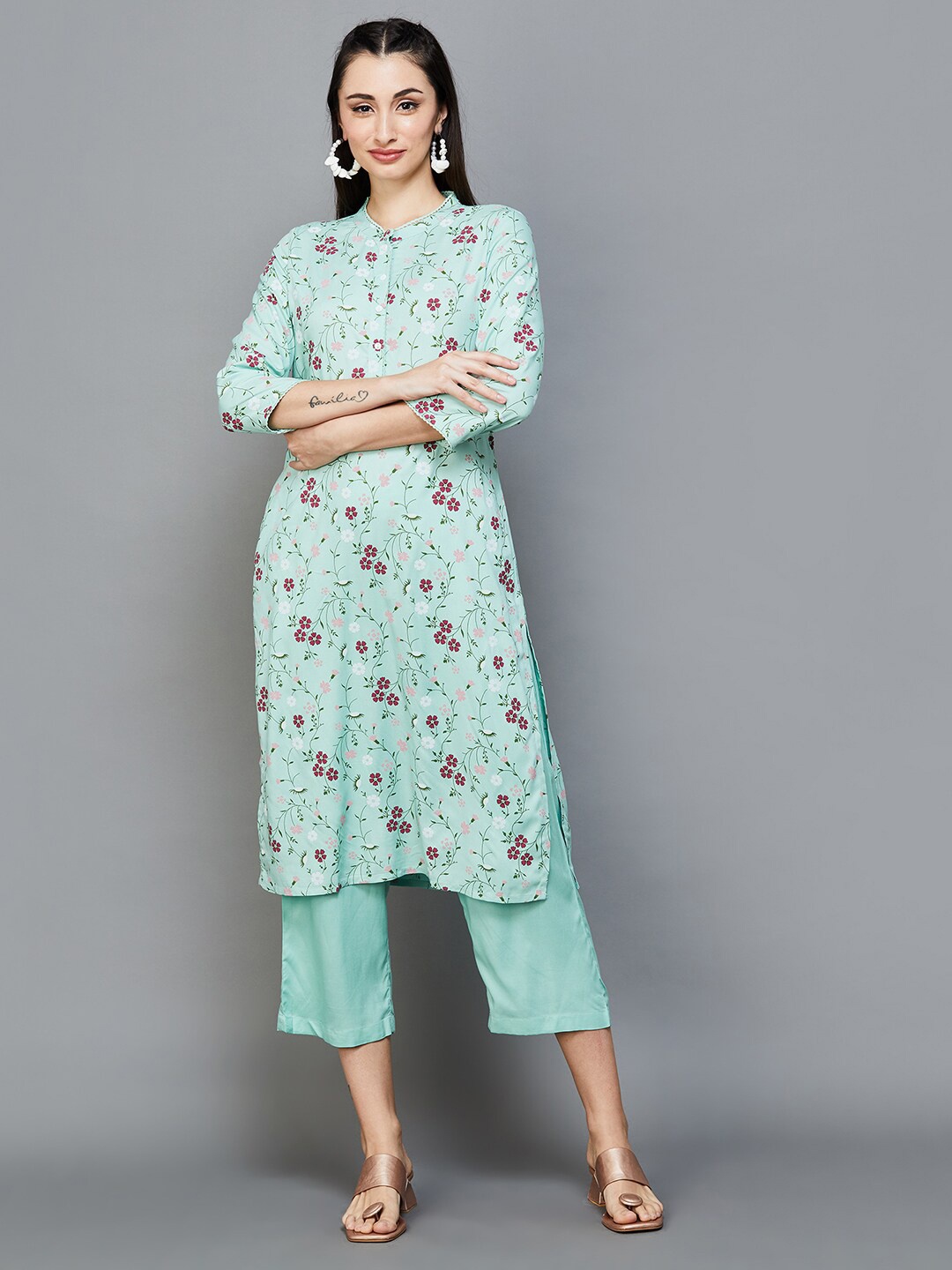 Melange by Lifestyle Floral Printed Mandarin Collar Straight Kurta with Trousers, Blue
Melange by Lifestyle Floral Printed Mandarin Collar Straight Kurta with Trousers, Blue