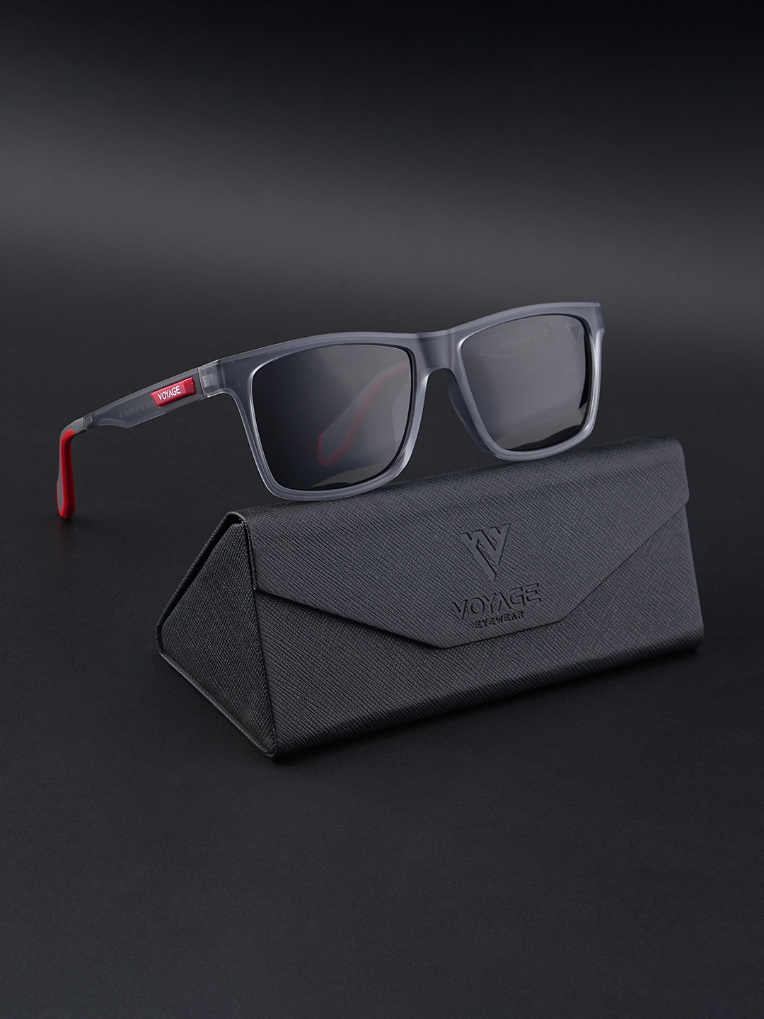 Voyage Unisex Lens Gunmetal-Toned Wayfarer Sunglasses With Polarised and UV Protected Lens, Black
Voyage Unisex Lens Gunmetal-Toned Wayfarer Sunglasses With Polarised and UV Protected Lens, Black