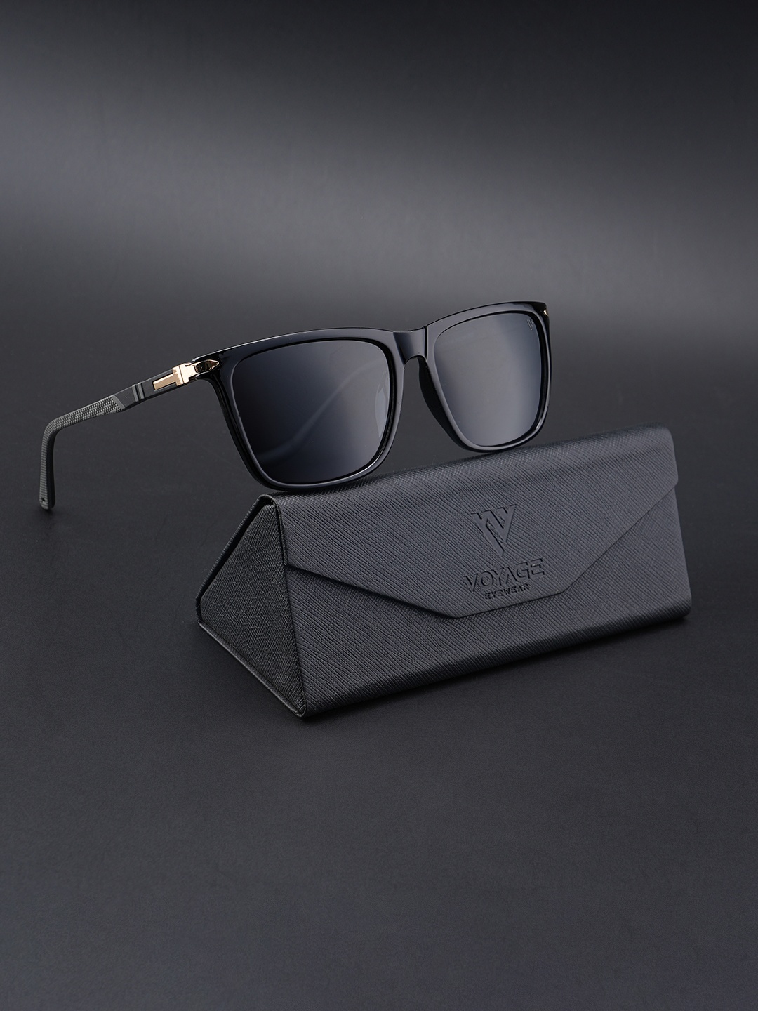 Voyage Unisex Wayfarer Sunglasses with Polarised and UV Protected Lens TR8082PMG4490, Black
Voyage Unisex Wayfarer Sunglasses with Polarised and UV Protected Lens TR8082PMG4490, Black