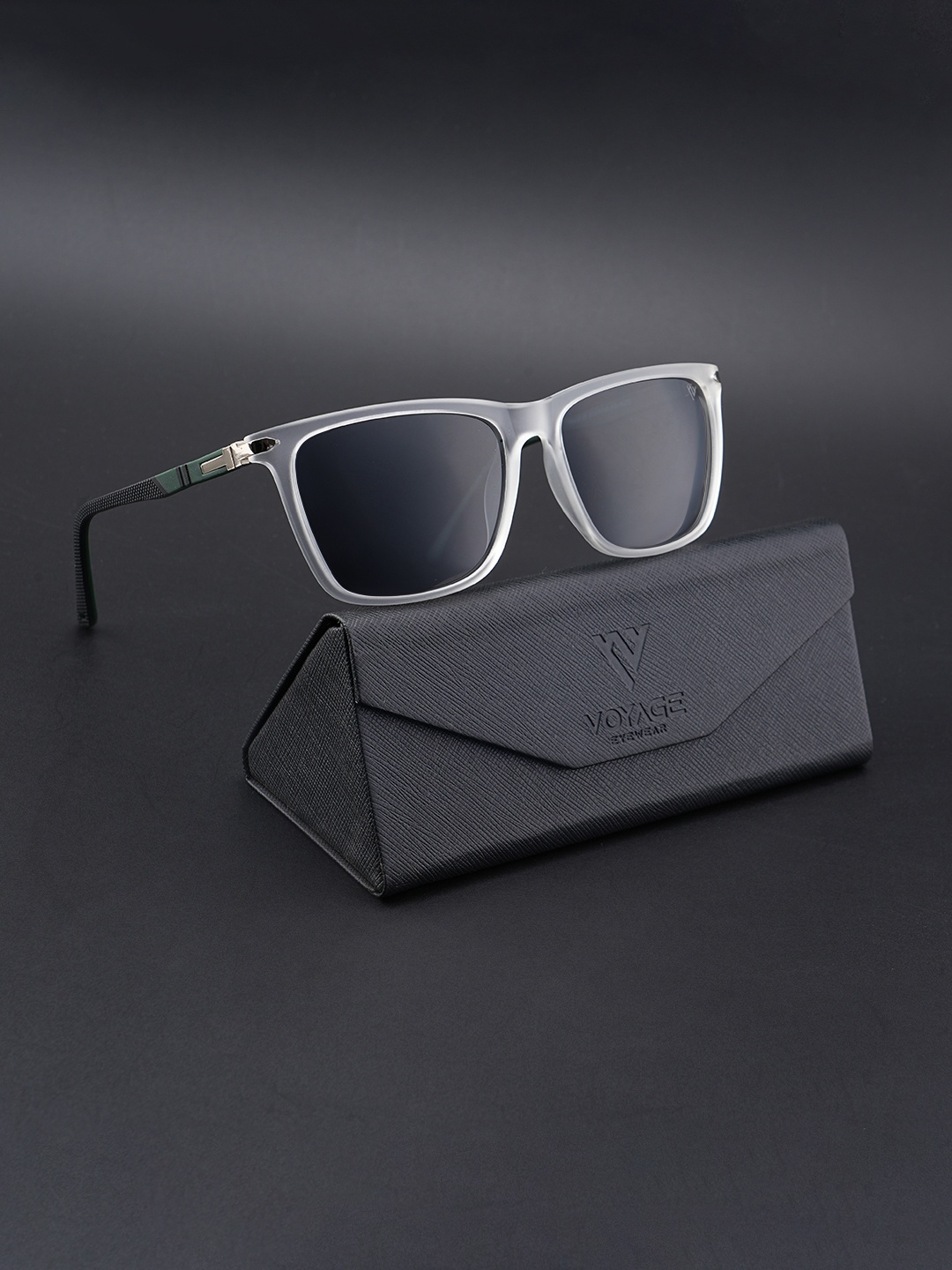 Voyage Unisex Wayfarer Sunglasses with Polarised and UV Protected Lens TR8082PMG4491, Black
Voyage Unisex Wayfarer Sunglasses with Polarised and UV Protected Lens TR8082PMG4491, Black