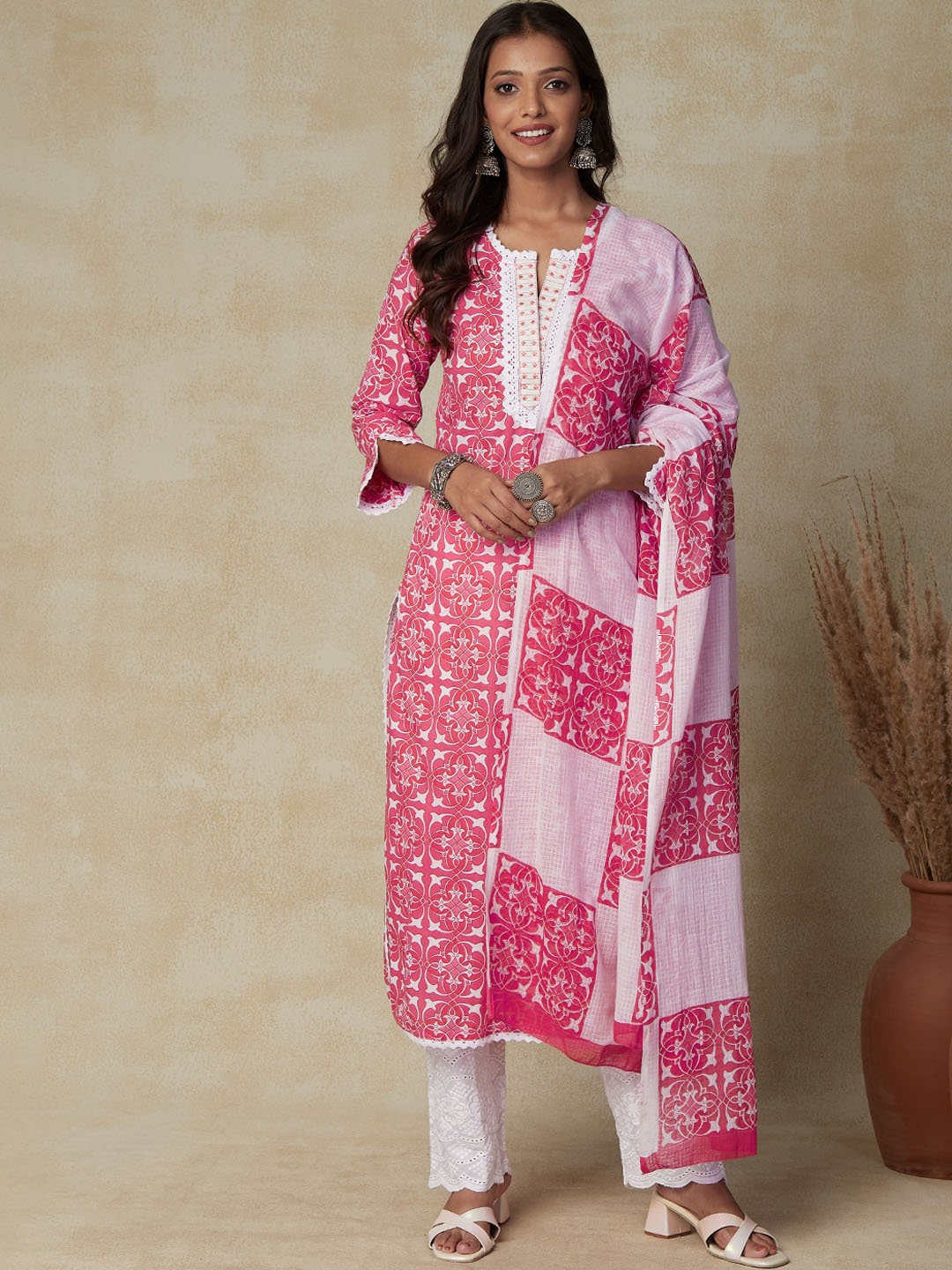 FASHOR Ethnic Motifs Printed Thread Work Pure Cotton Kurta with Trousers & Dupatta, Pink
FASHOR Ethnic Motifs Printed Thread Work Pure Cotton Kurta with Trousers & Dupatta, Pink