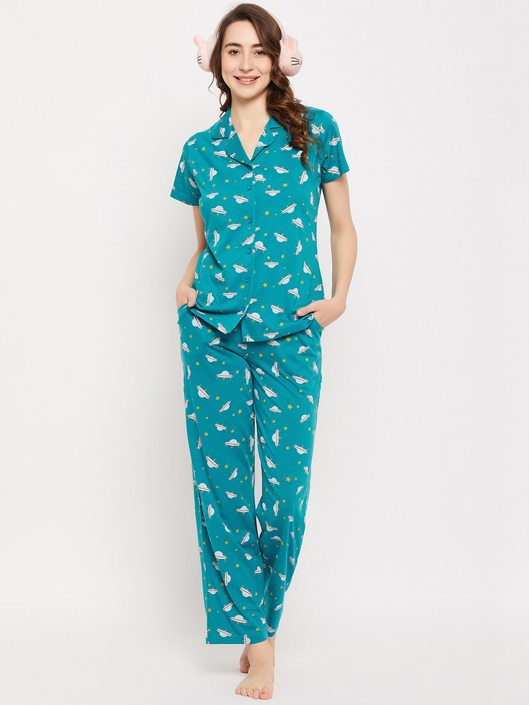 Clovia Teal & White Conversational Printed Lapel Collar Night Suit
Clovia Teal & White Conversational Printed Lapel Collar Night Suit