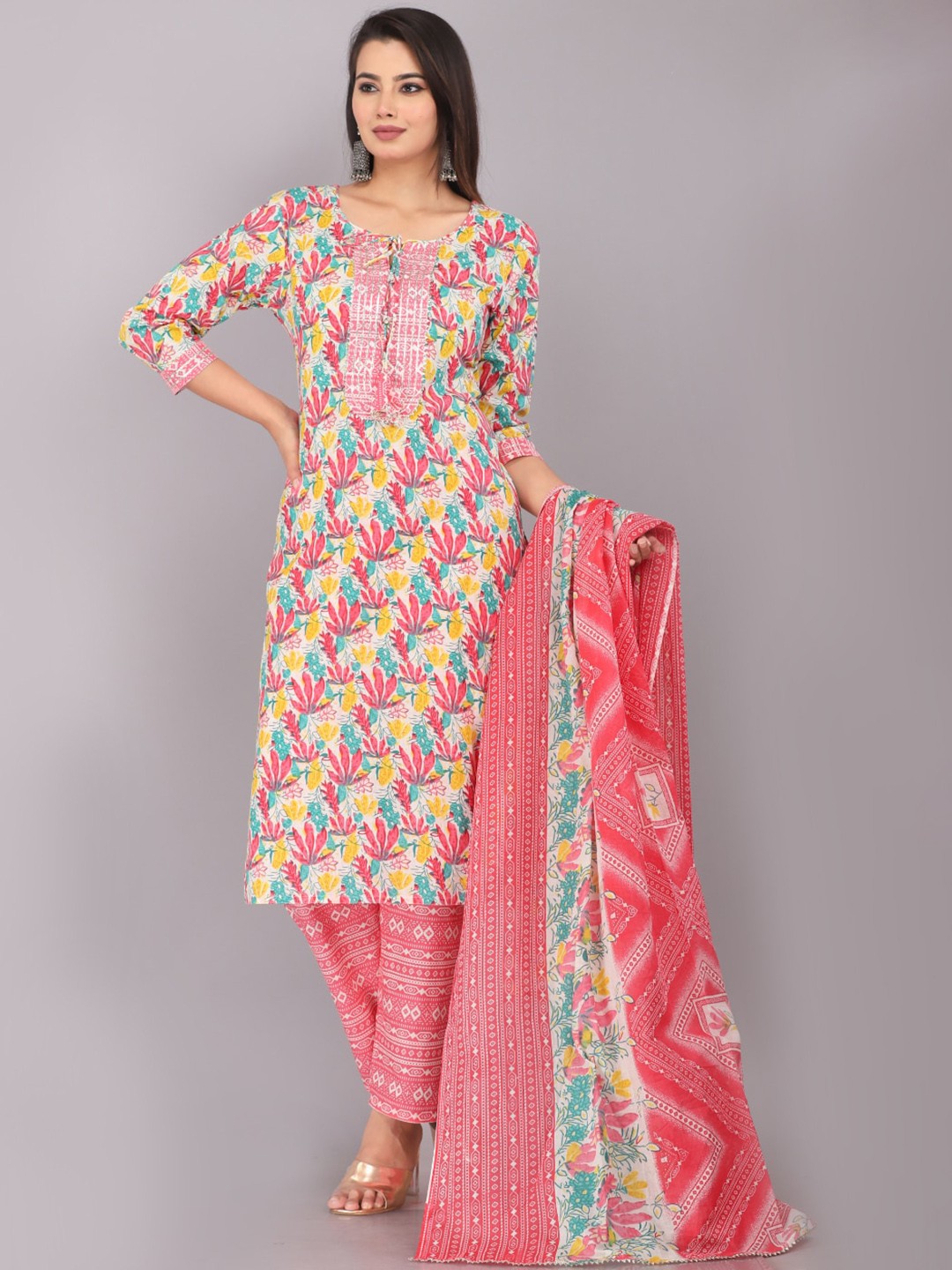 KALINI Tie-Up Neck Floral Printed Gotta Patti Straight Kurta & Trousers With Dupatta, White
KALINI Tie-Up Neck Floral Printed Gotta Patti Straight Kurta & Trousers With Dupatta, White