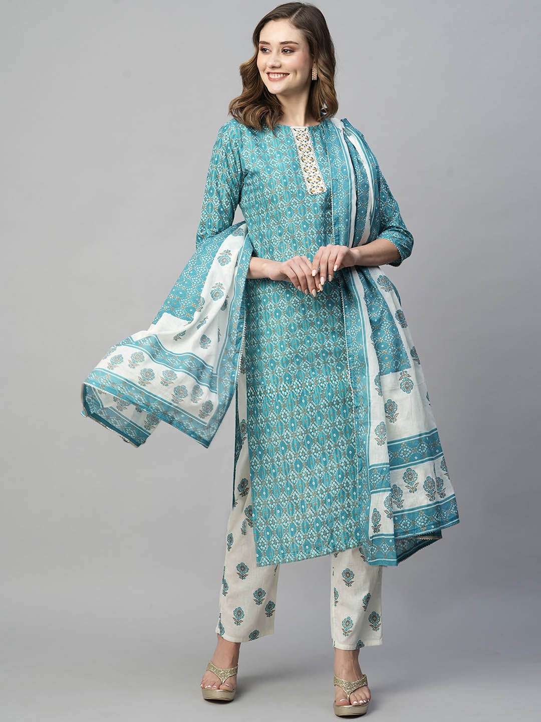 Kiana Ethnic Motifs Regular Three-Quarter Sleeves Gotta Patti Kurta Set With Dupatta, Blue
Kiana Ethnic Motifs Regular Three-Quarter Sleeves Gotta Patti Kurta Set With Dupatta, Blue