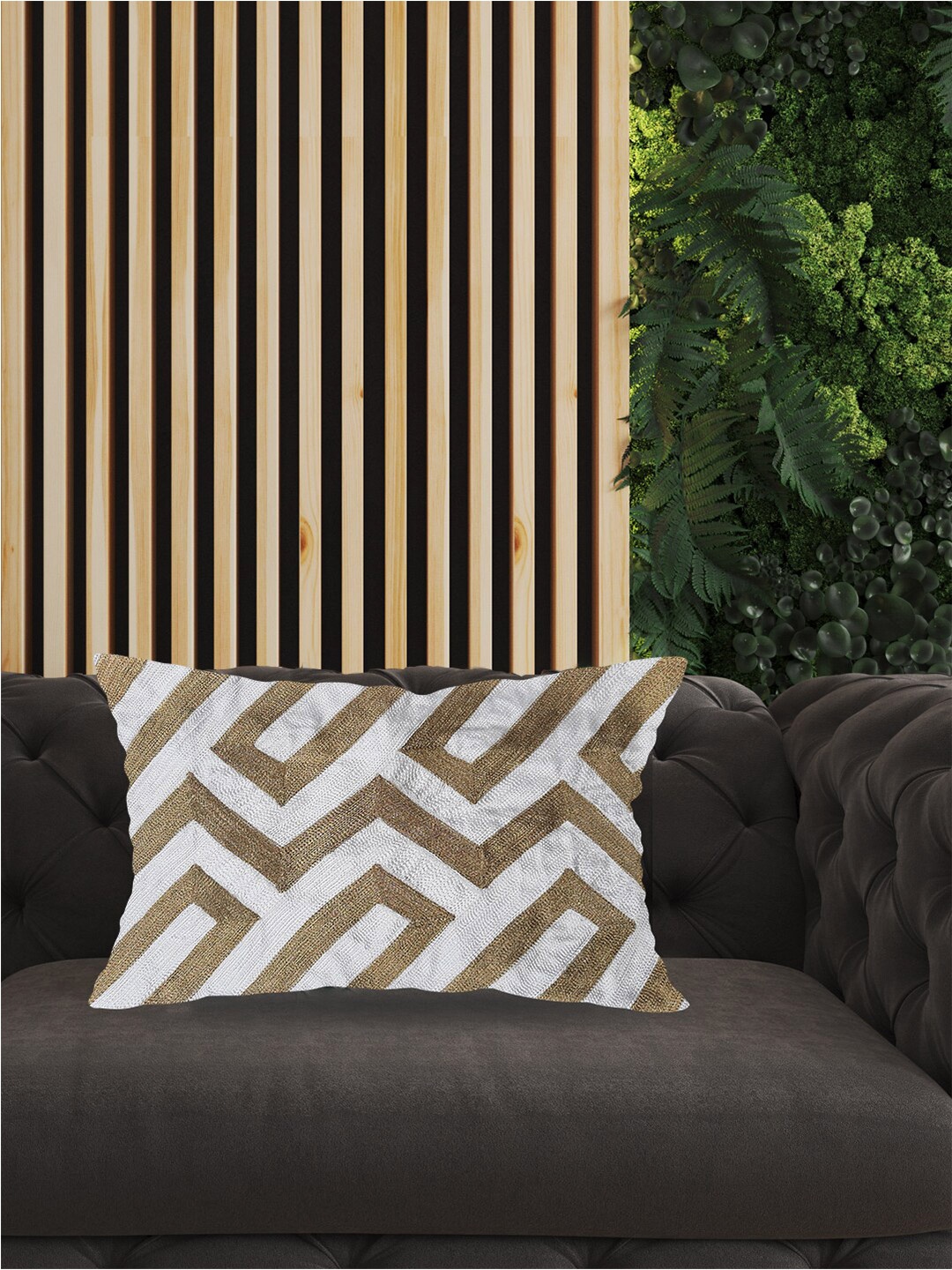 SHADES of LIFE Gold-Toned & White 2 Pieces Embroidered Cotton Rectangle Cushion Covers
SHADES of LIFE Gold-Toned & White 2 Pieces Embroidered Cotton Rectangle Cushion Covers