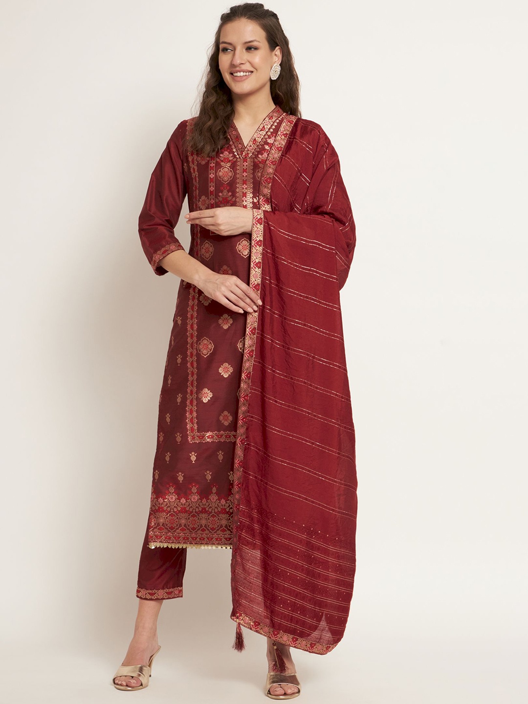Shopping Queen Ethnic Motifs Woven Design V-Neck Gotta Patti Kurta With Pyjamas & Dupatta, Maroon
Shopping Queen Ethnic Motifs Woven Design V-Neck Gotta Patti Kurta With Pyjamas & Dupatta, Maroon