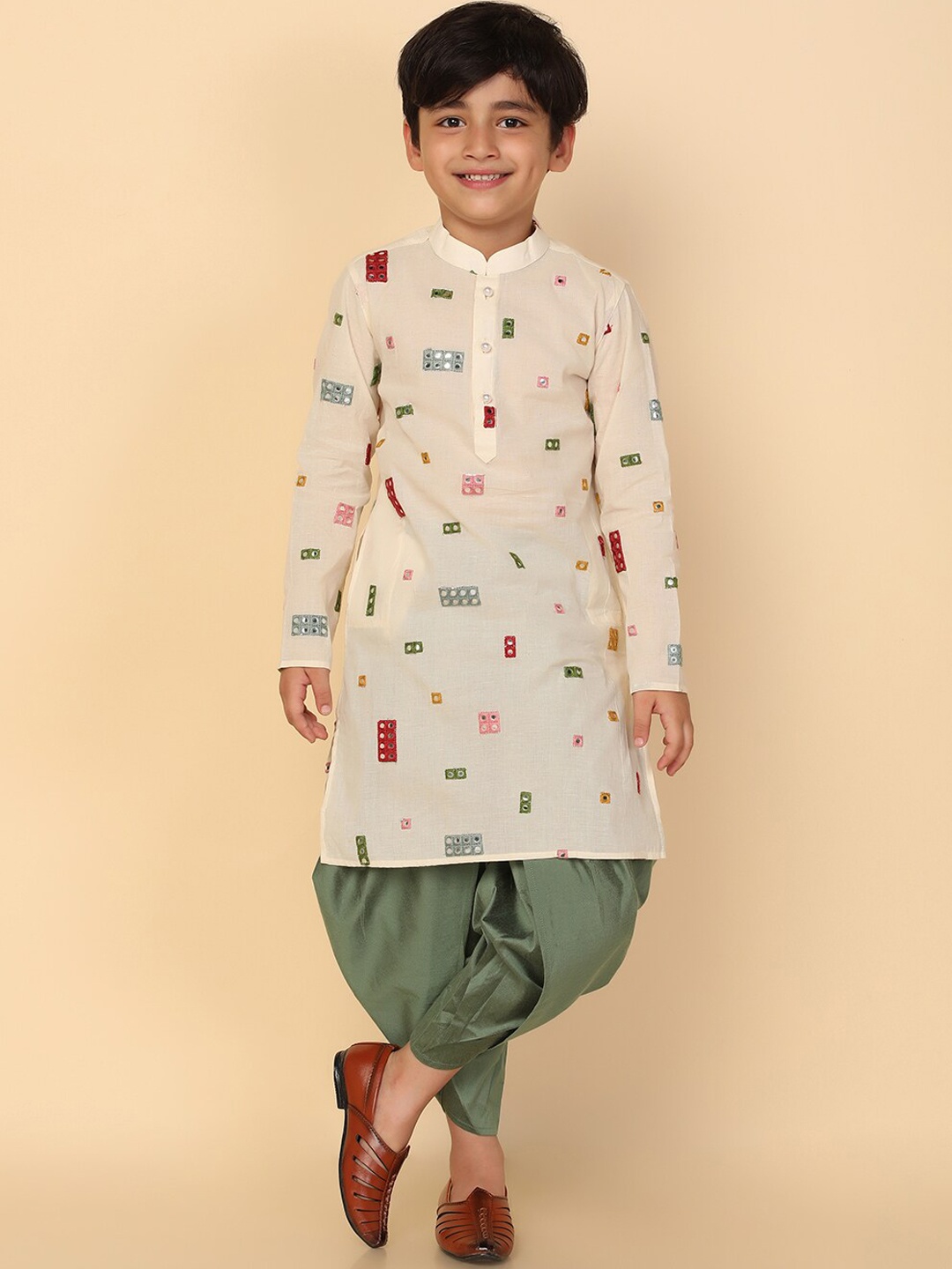 KISAH Boys Geometric Print Mandrain Collar Regular Mirror Work Kurta With Dhoti Pants, White
KISAH Boys Geometric Print Mandrain Collar Regular Mirror Work Kurta With Dhoti Pants, White