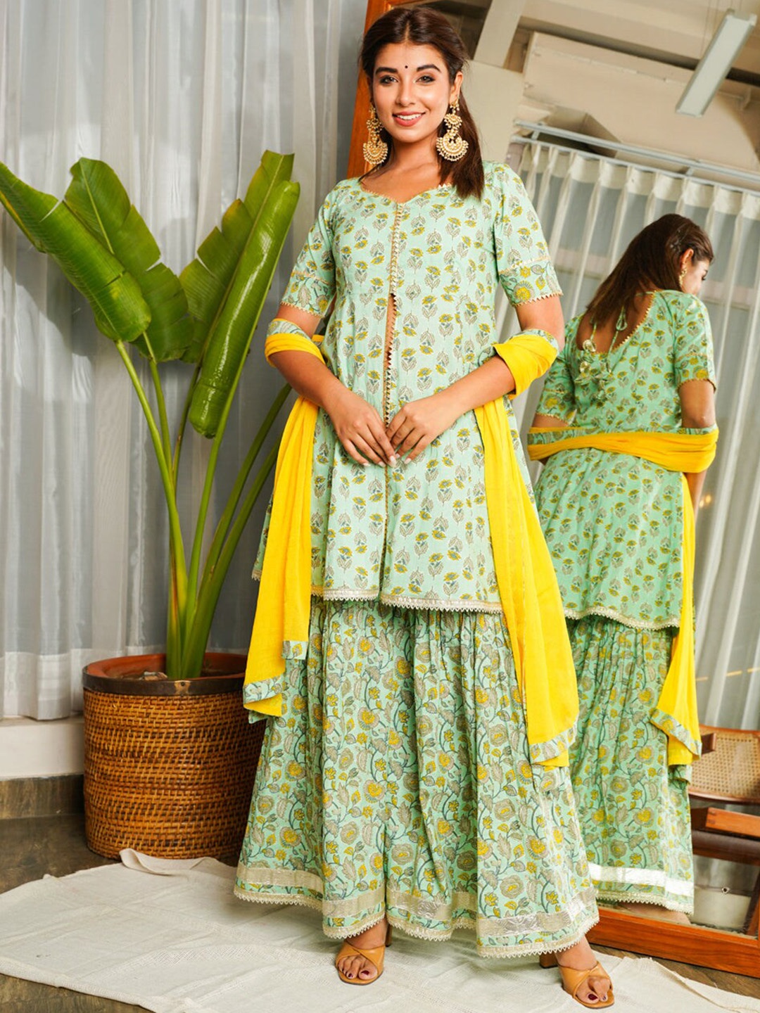 NANGALIA RUCHIRA Ethnic Motifs Printed Pure Cotton A-Line Kurta With Sharara & Dupatta, Green
NANGALIA RUCHIRA Ethnic Motifs Printed Pure Cotton A-Line Kurta With Sharara & Dupatta, Green