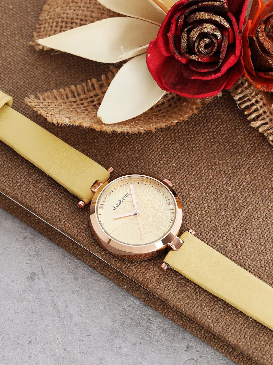 DressBerry Women Brass Embellished Dial & Yellow Leather Straps Analogue Watch AW21_1E
DressBerry Women Brass Embellished Dial & Yellow Leather Straps Analogue Watch AW21_1E
