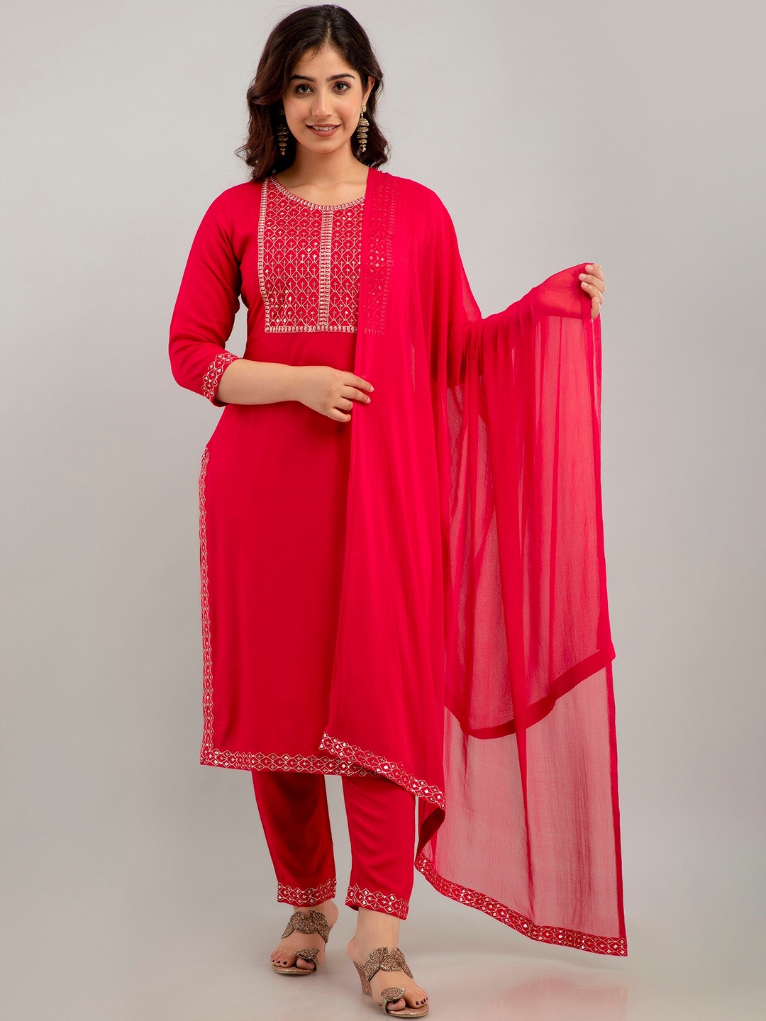 Charu Ethnic Motifs Embroidered Regular Sequinned Kurta With Trousers & Dupatta, Pink
Charu Ethnic Motifs Embroidered Regular Sequinned Kurta With Trousers & Dupatta, Pink