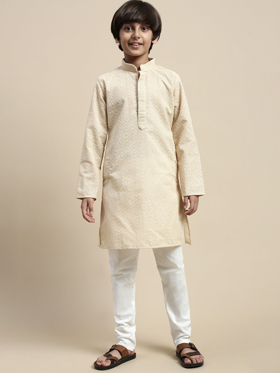 Sanwara Boys Ethnic Motifs Embroidered Mandarin Collar Chikankari Kurta with Pyjamas, Beige
Sanwara Boys Ethnic Motifs Embroidered Mandarin Collar Chikankari Kurta with Pyjamas, Beige