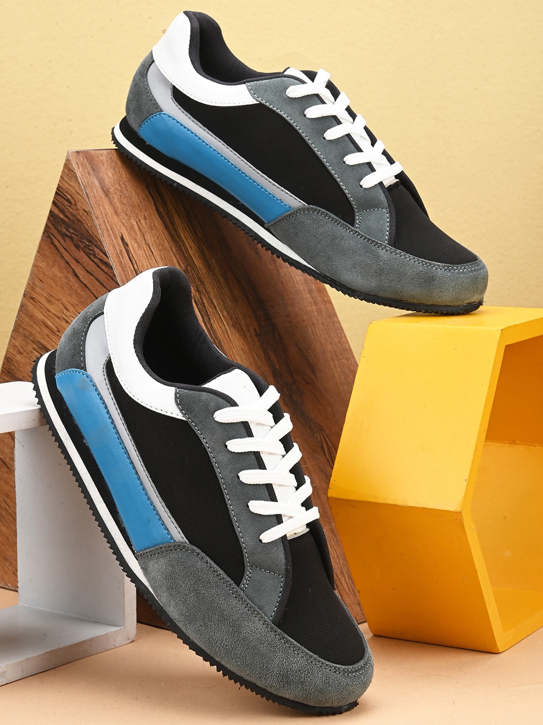 Mast & Harbour Men Black & Blue Colourblocked Leather Padded Insole Contrast Sole Sneakers
Mast & Harbour Men Black & Blue Colourblocked Leather Padded Insole Contrast Sole Sneakers