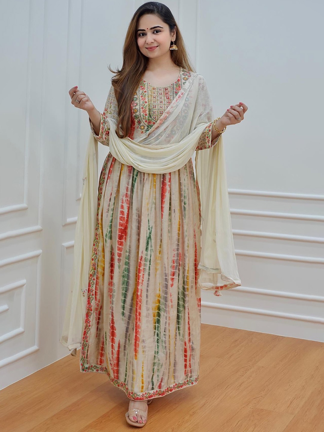 SBR BABA KURTI Women Cream-Coloured Embroidered Regular Thread Work Kurta with Trousers & With Dupatta
SBR BABA KURTI Women Cream-Coloured Embroidered Regular Thread Work Kurta with Trousers & With Dupatta