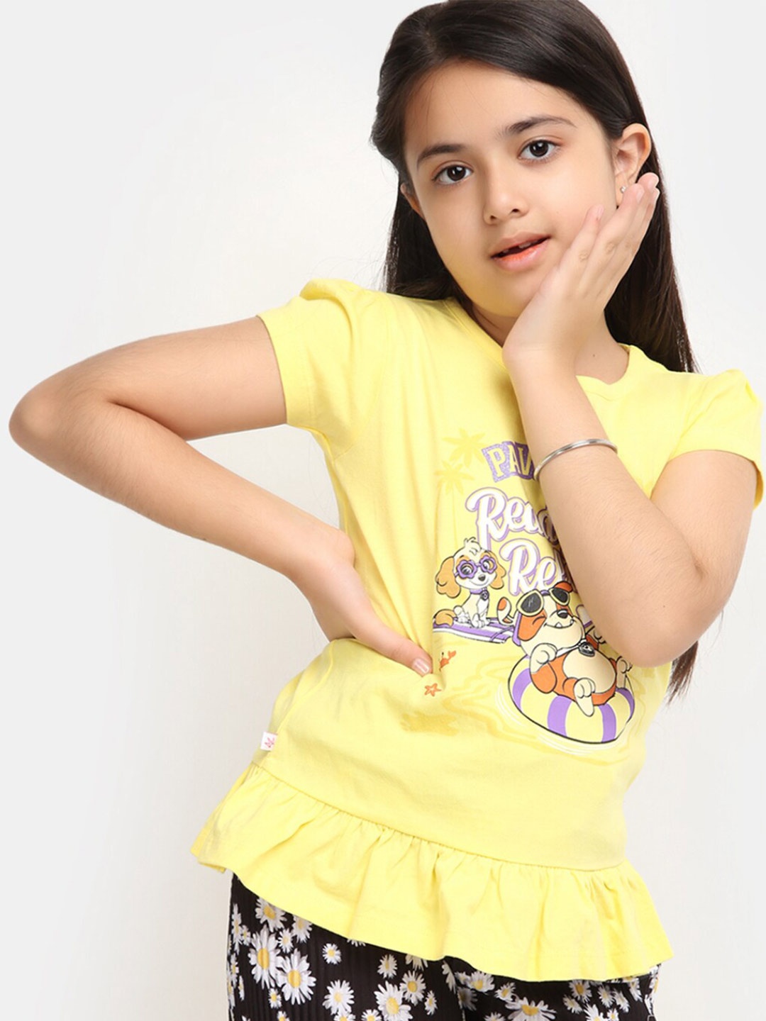 V-Mart Girls Yellow & calamansi Printed Mandarin Collar Drop-Shoulder Sleeves Cut Outs T-shirt
V-Mart Girls Yellow & calamansi Printed Mandarin Collar Drop-Shoulder Sleeves Cut Outs T-shirt