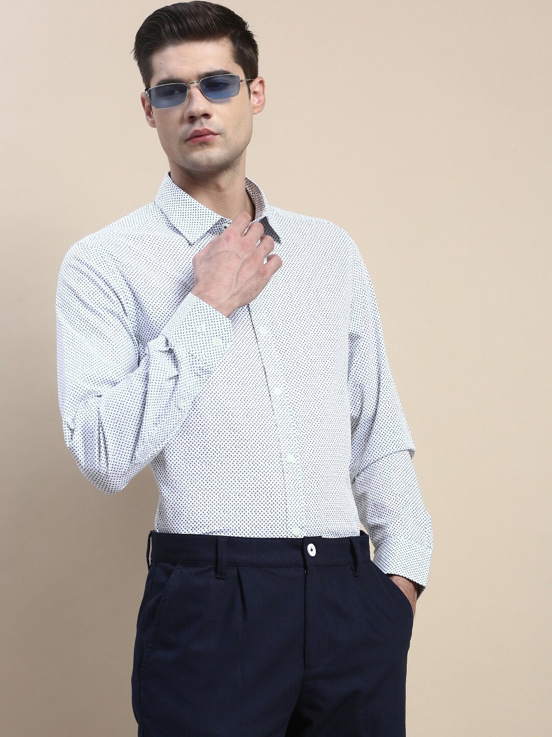 INVICTUS Standard Micro-Ditsy Printed Spread Collar Slim Fit Cotton Formal Shirt, White
INVICTUS Standard Micro-Ditsy Printed Spread Collar Slim Fit Cotton Formal Shirt, White