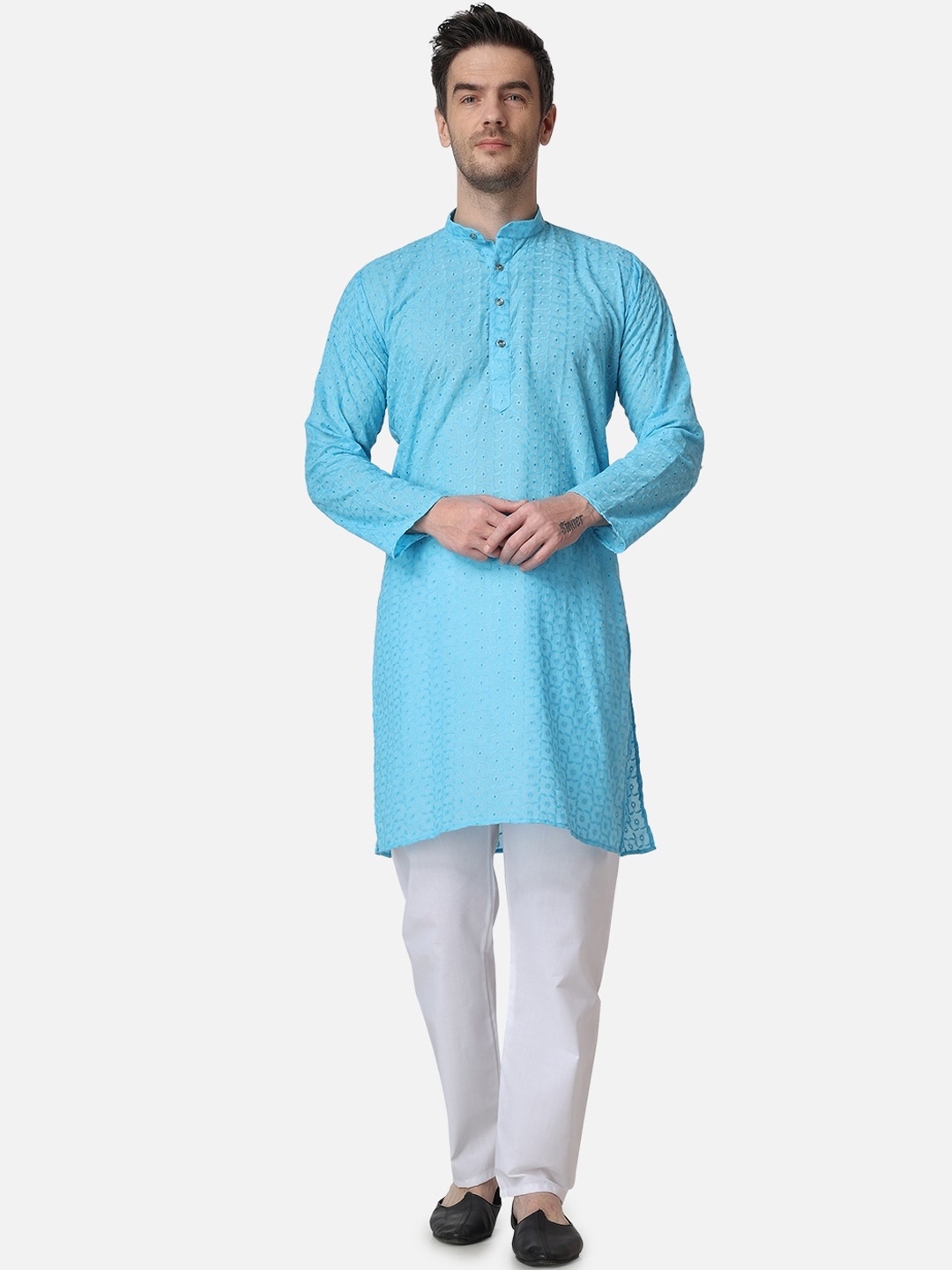 ROYAL KURTA Ethnic Motifs Embroidered Thread Work Pure Cotton Straight Kurta with Pyjamas, Blue
ROYAL KURTA Ethnic Motifs Embroidered Thread Work Pure Cotton Straight Kurta with Pyjamas, Blue